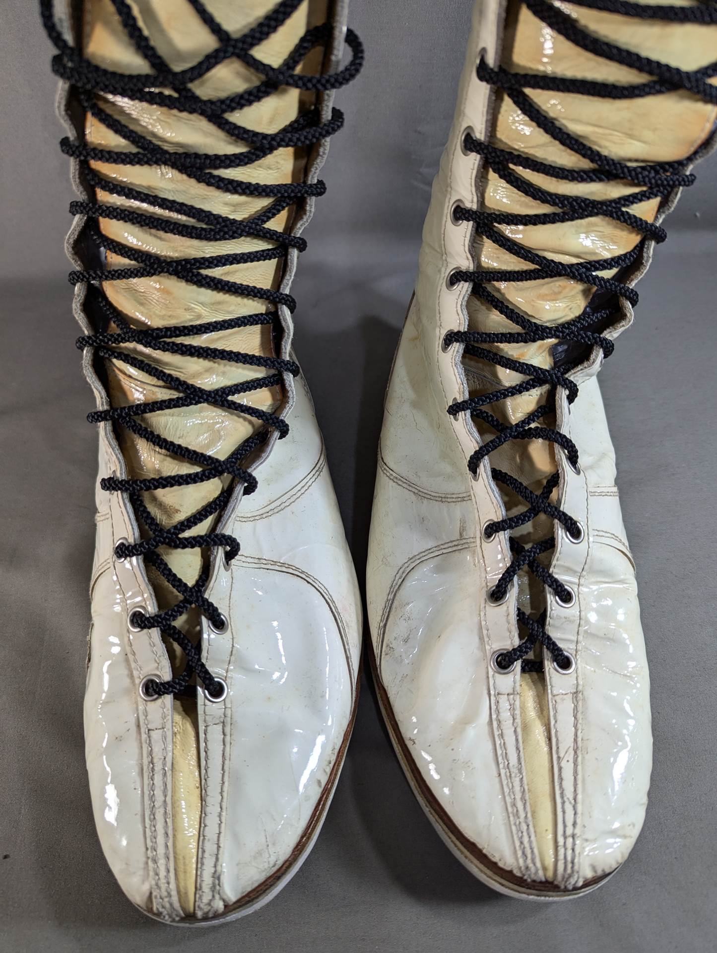 Pro-wrestling shoes