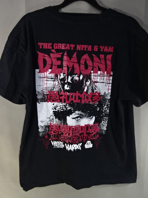 愚礼吐似多&愚零闘叩夢(グレート・ニタ&グレート・タム(中野たむ)) DEMONI Tシャツ