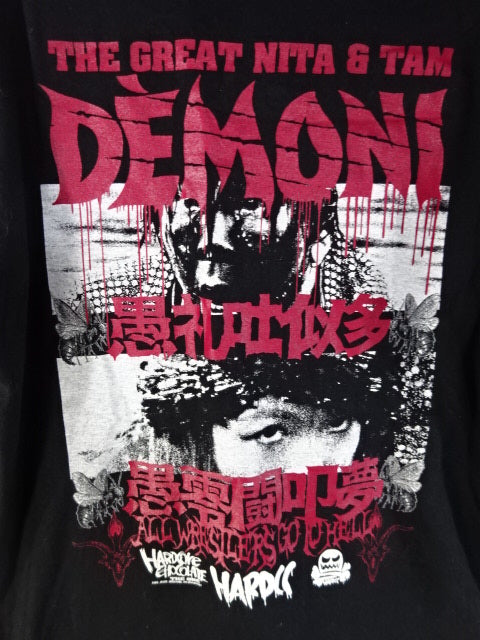 愚礼吐似多&愚零闘叩夢(グレート・ニタ&グレート・タム(中野たむ)) DEMONI Tシャツ