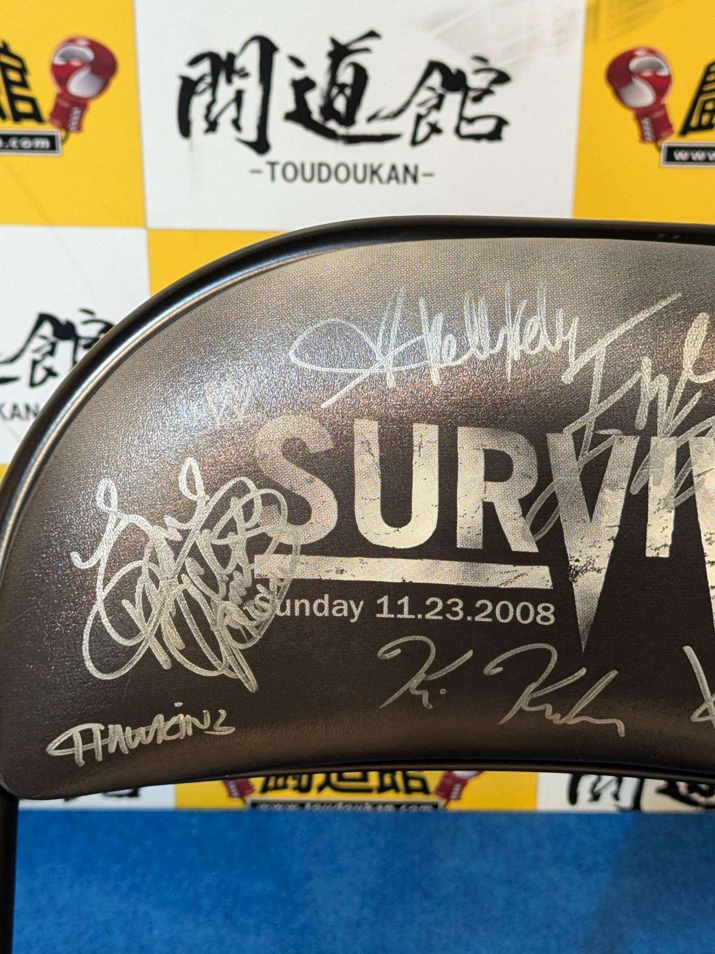 【29名直筆サイン入り】WWE「SURVIVOR SERIES 2008」チェアー
