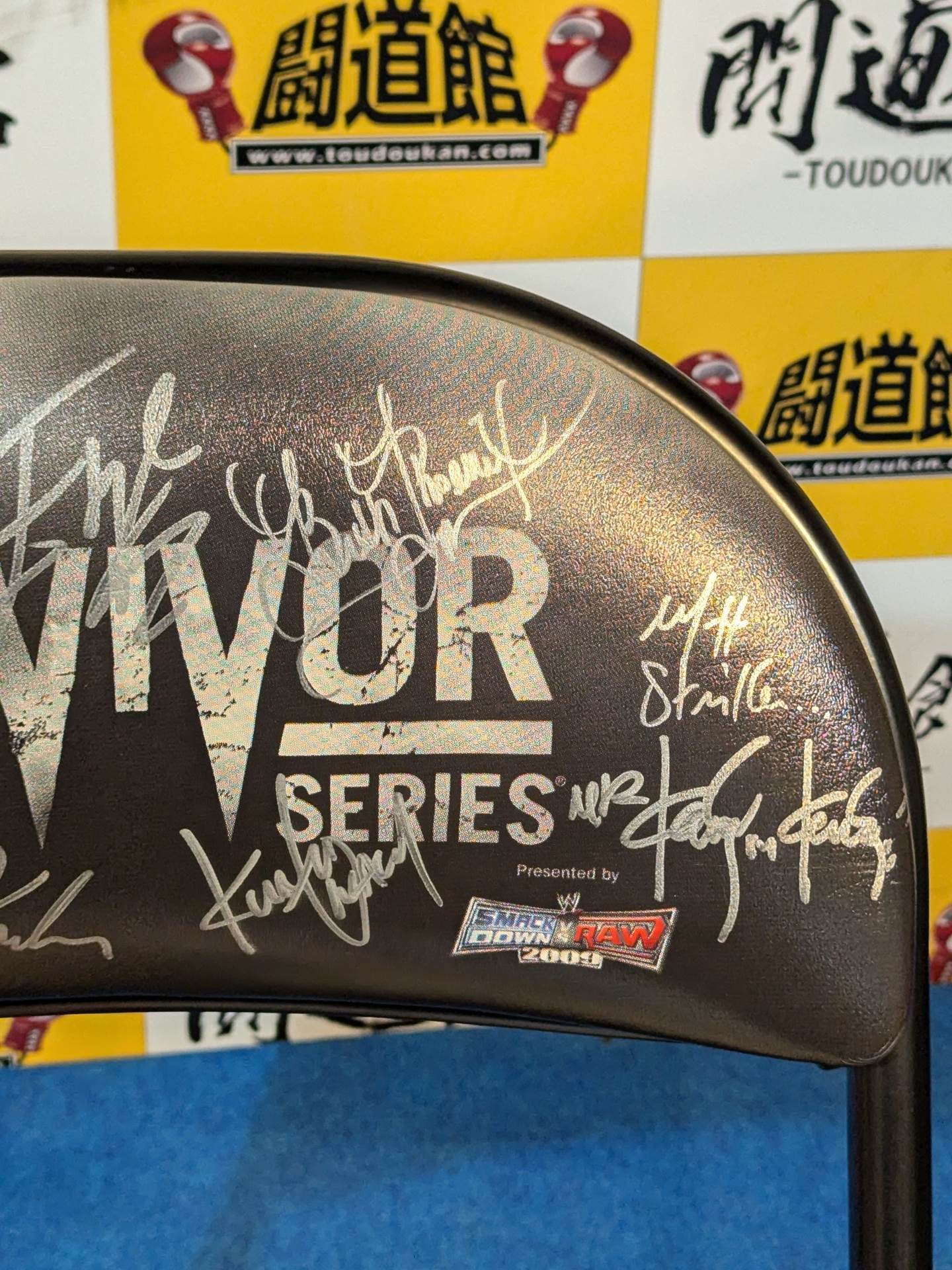 【29名直筆サイン入り】WWE「SURVIVOR SERIES 2008」チェアー