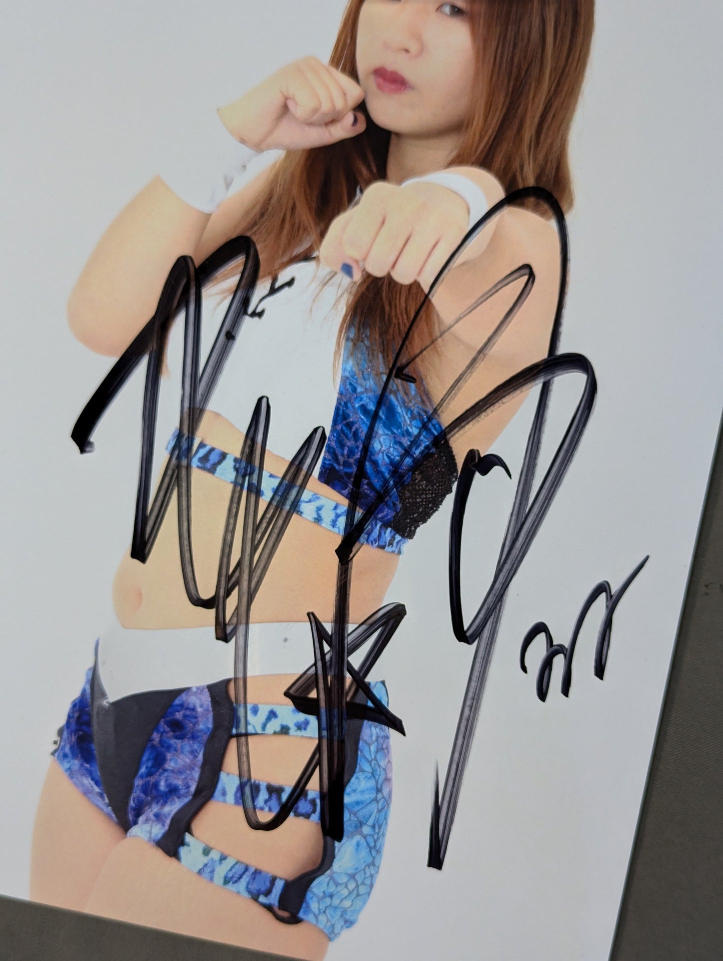 渡辺桃 直筆サイン入り スターダムポートレート(H-8)