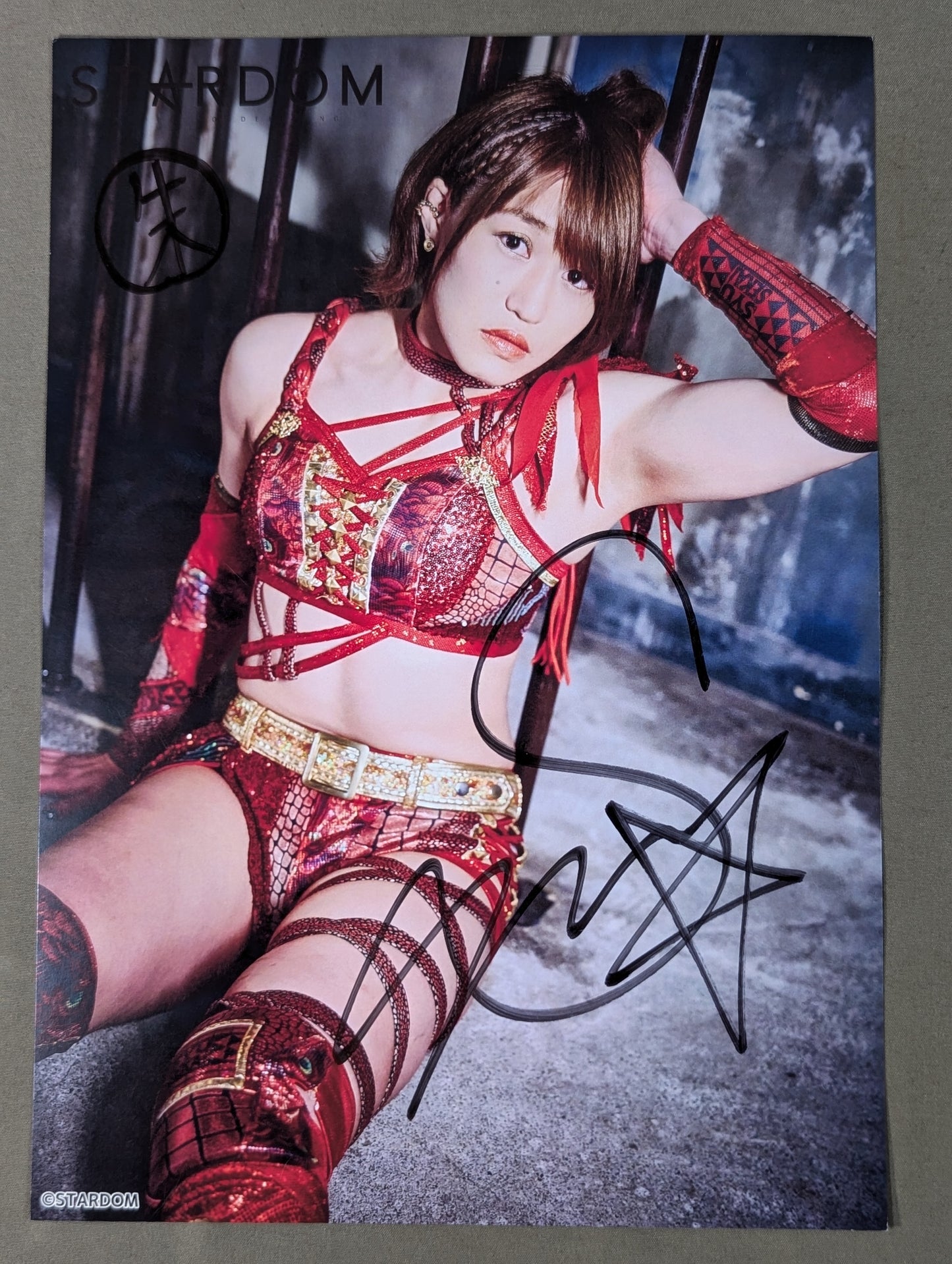 朱里 直筆サイン入り スターダムポートレート(G-1)