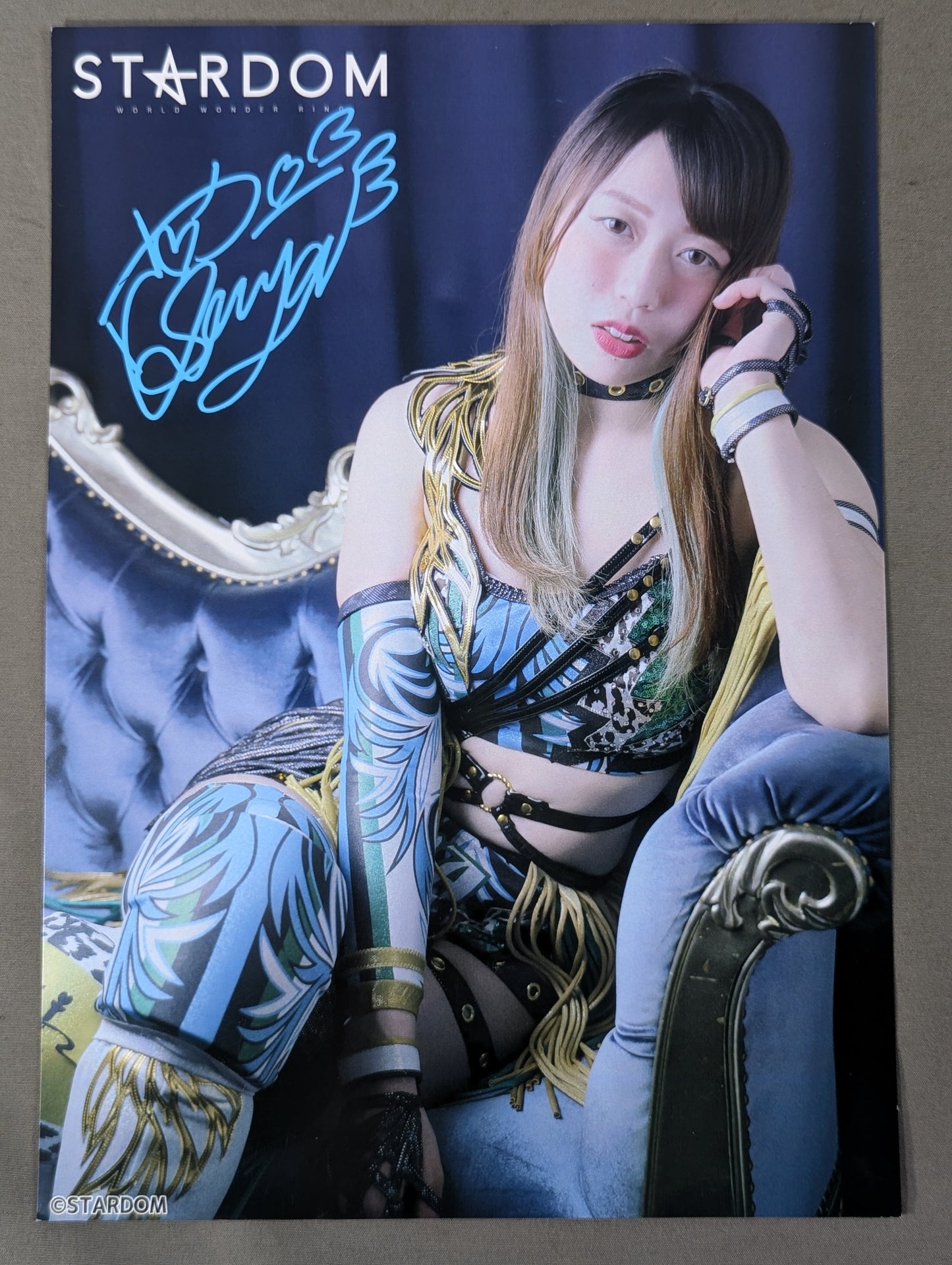 上谷沙弥 直筆サイン入り スターダムポートレート(T-3)