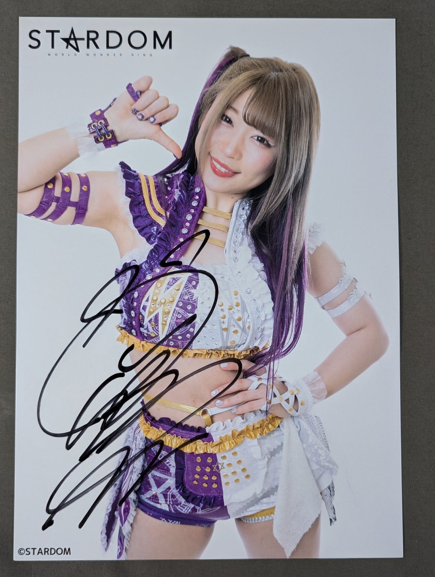 中野たむ 直筆サイン入り スターダムポートレート(Z-3)