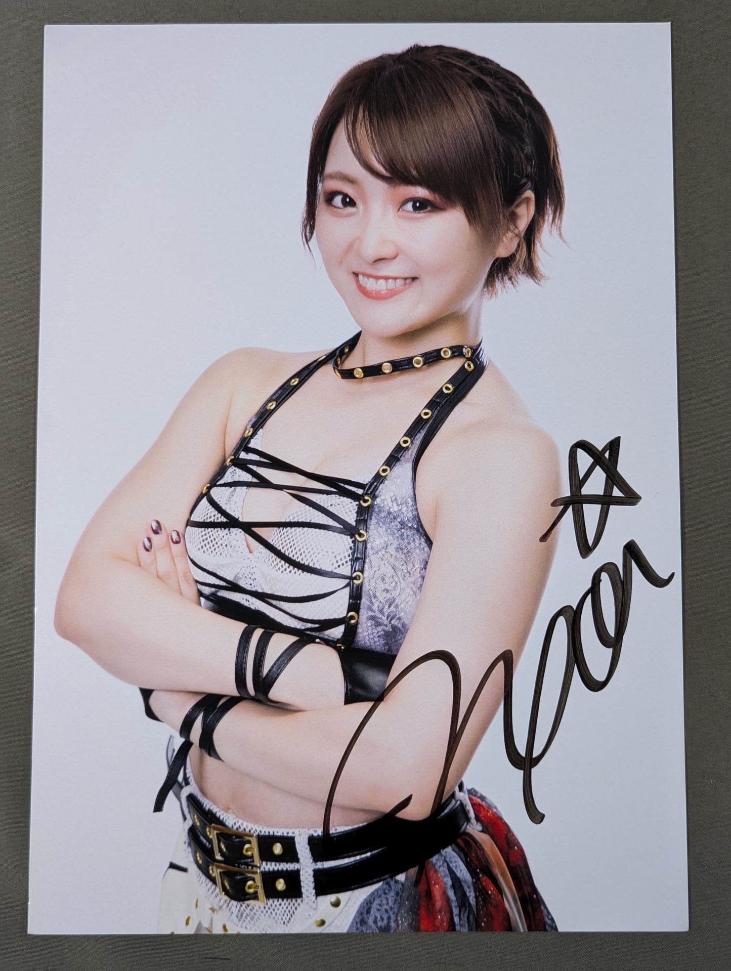 なつぽい 直筆サイン入り スターダムポートレート(M-9)