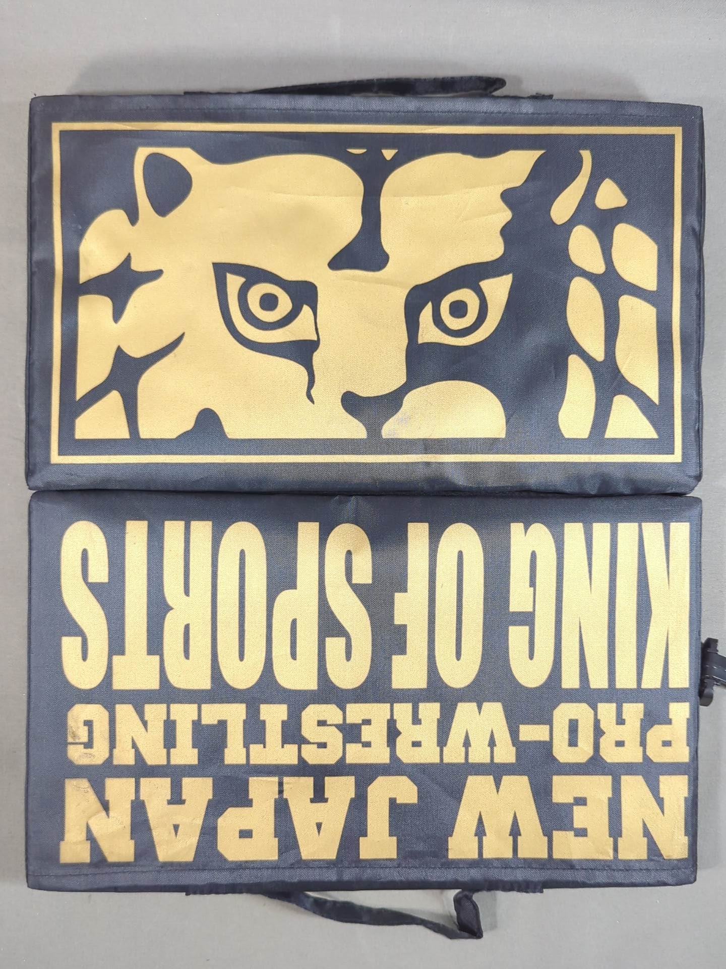 New Japan Pro Wrestling with Carabiner Lion Mark Stadium Cushion (Black× Gold)