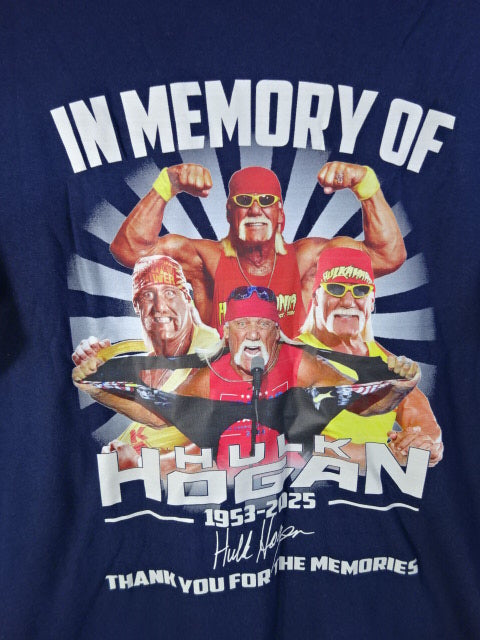 ハルク・ホーガン IN MEMORY OF HULK HOGAN 1953-2025 Tシャツ①(ネイビー)
