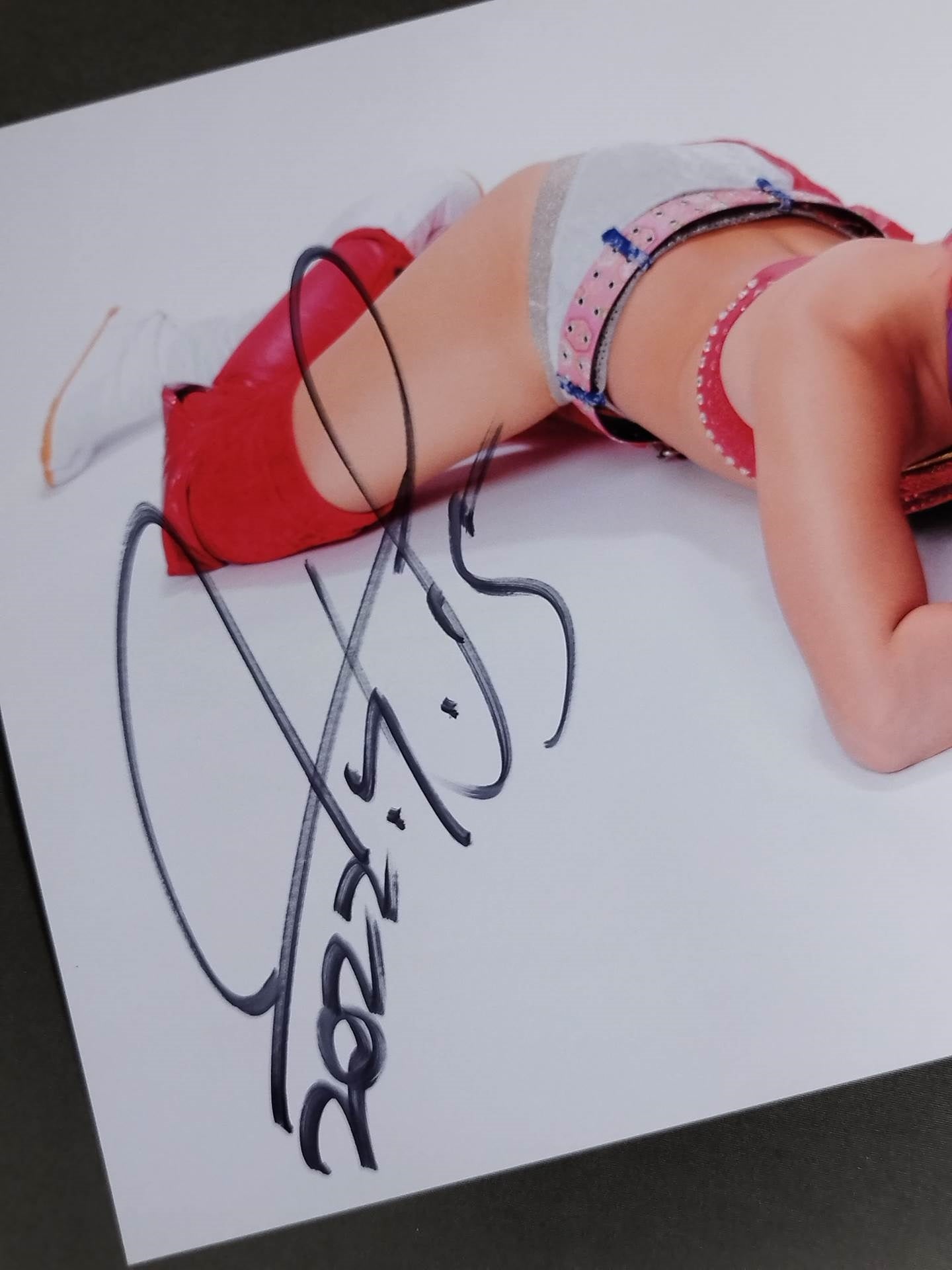 Hikaru Shida hand signed autograph Pro-Photo (D-4)