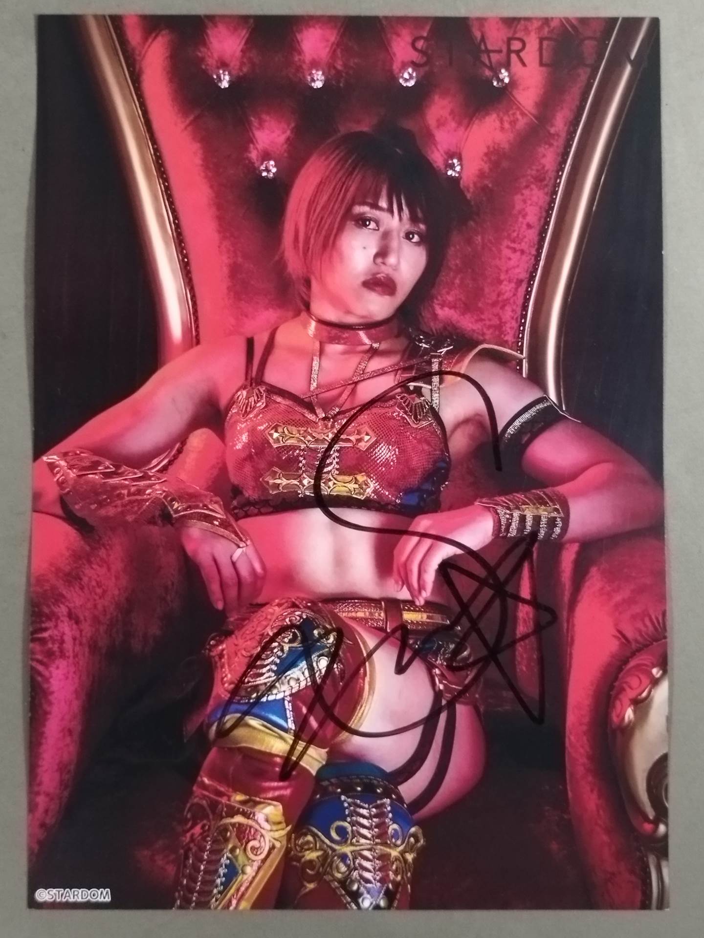 朱里 直筆サイン入り スターダムポートレート(G-2)