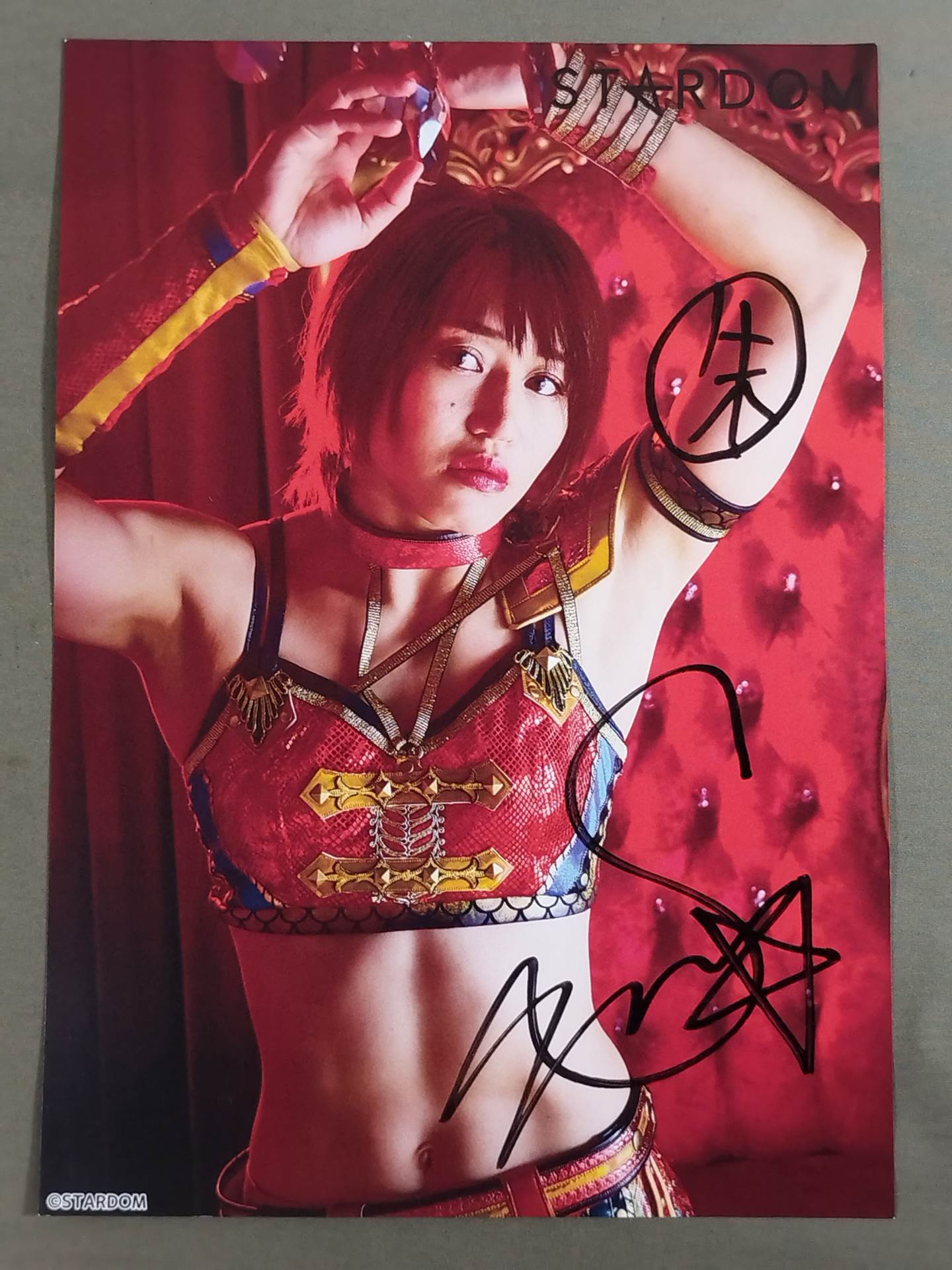 朱里 直筆サイン入り スターダムポートレート(G-4)