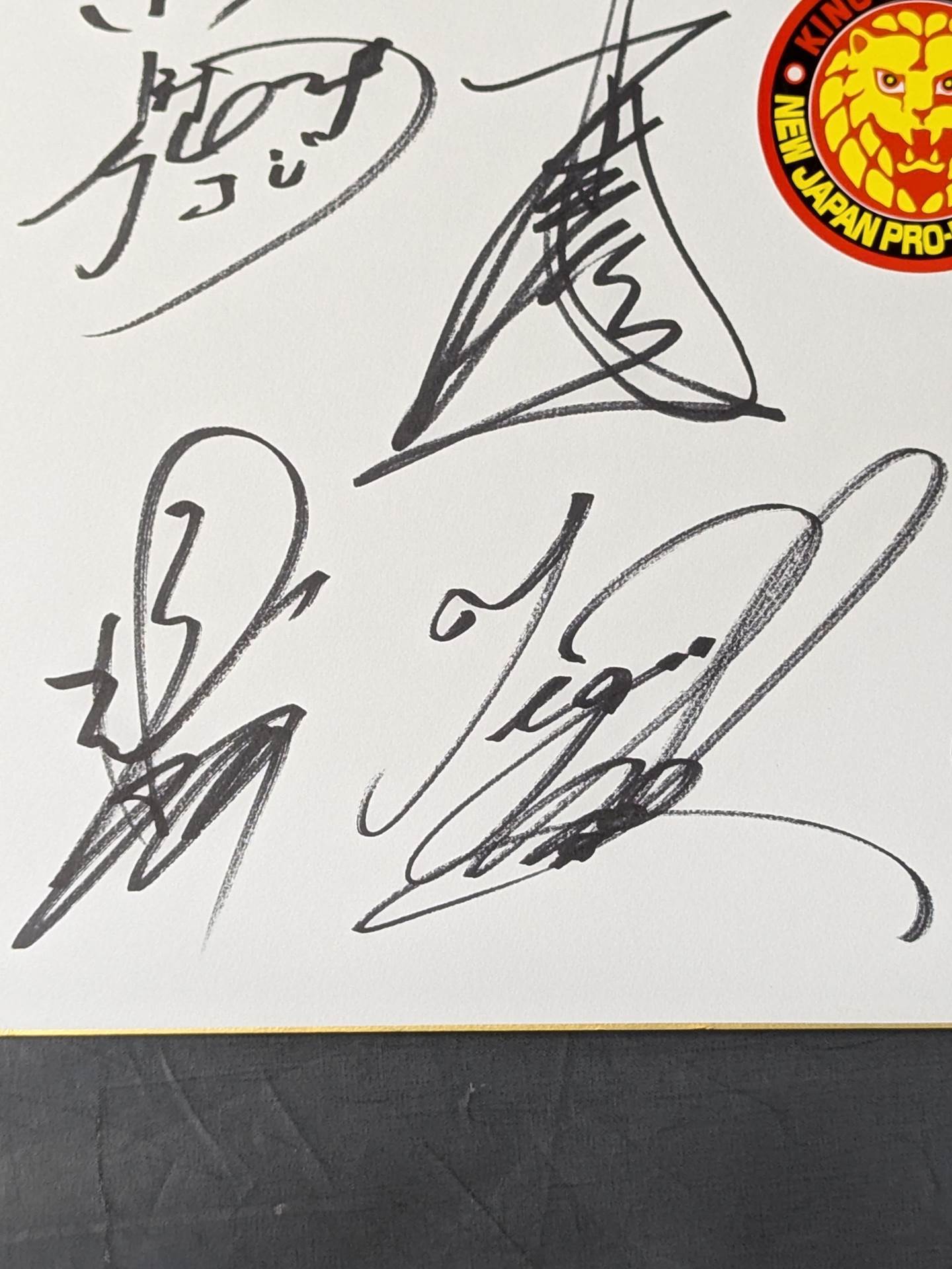 新日本プロレス 12選手直筆サイン寄せ書き(特大色紙・ステッカー貼付)