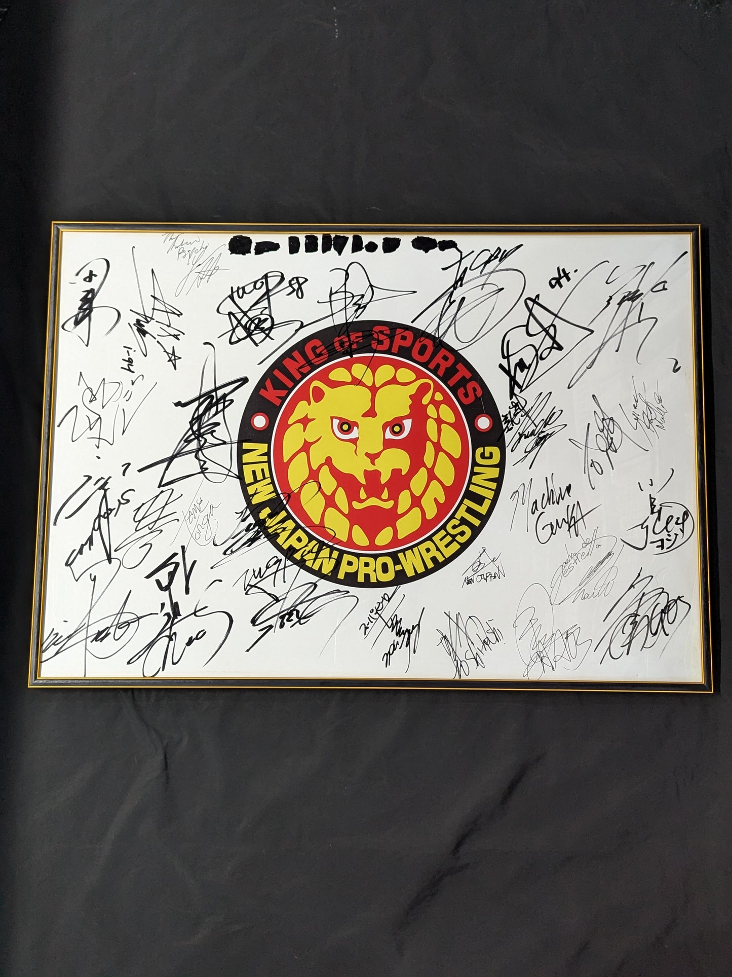 新日本プロレス 28選手直筆サイン寄せ書き(ライオンマーク特大厚紙)