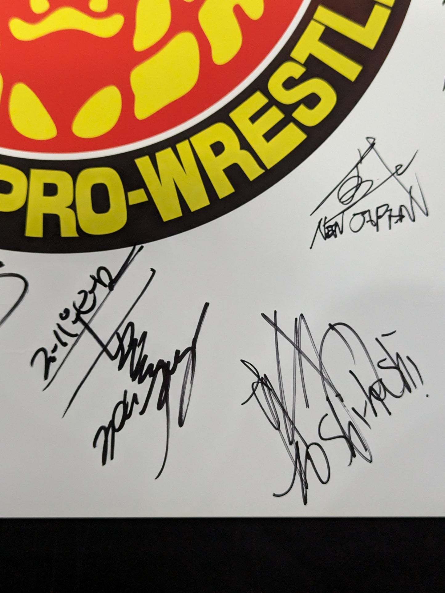 新日本プロレス 28選手直筆サイン寄せ書き(ライオンマーク特大厚紙)