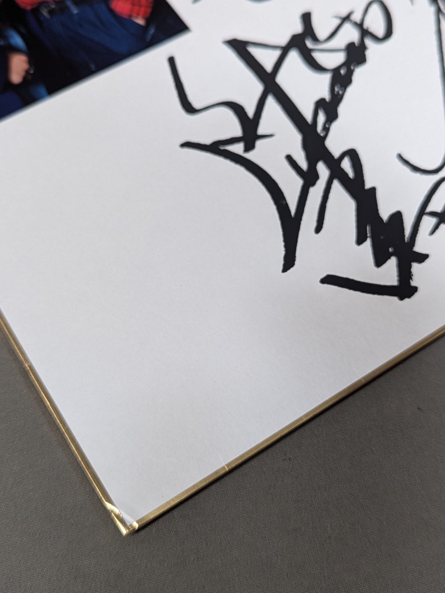 Crush Gals Autograph is printed (photo Affix)