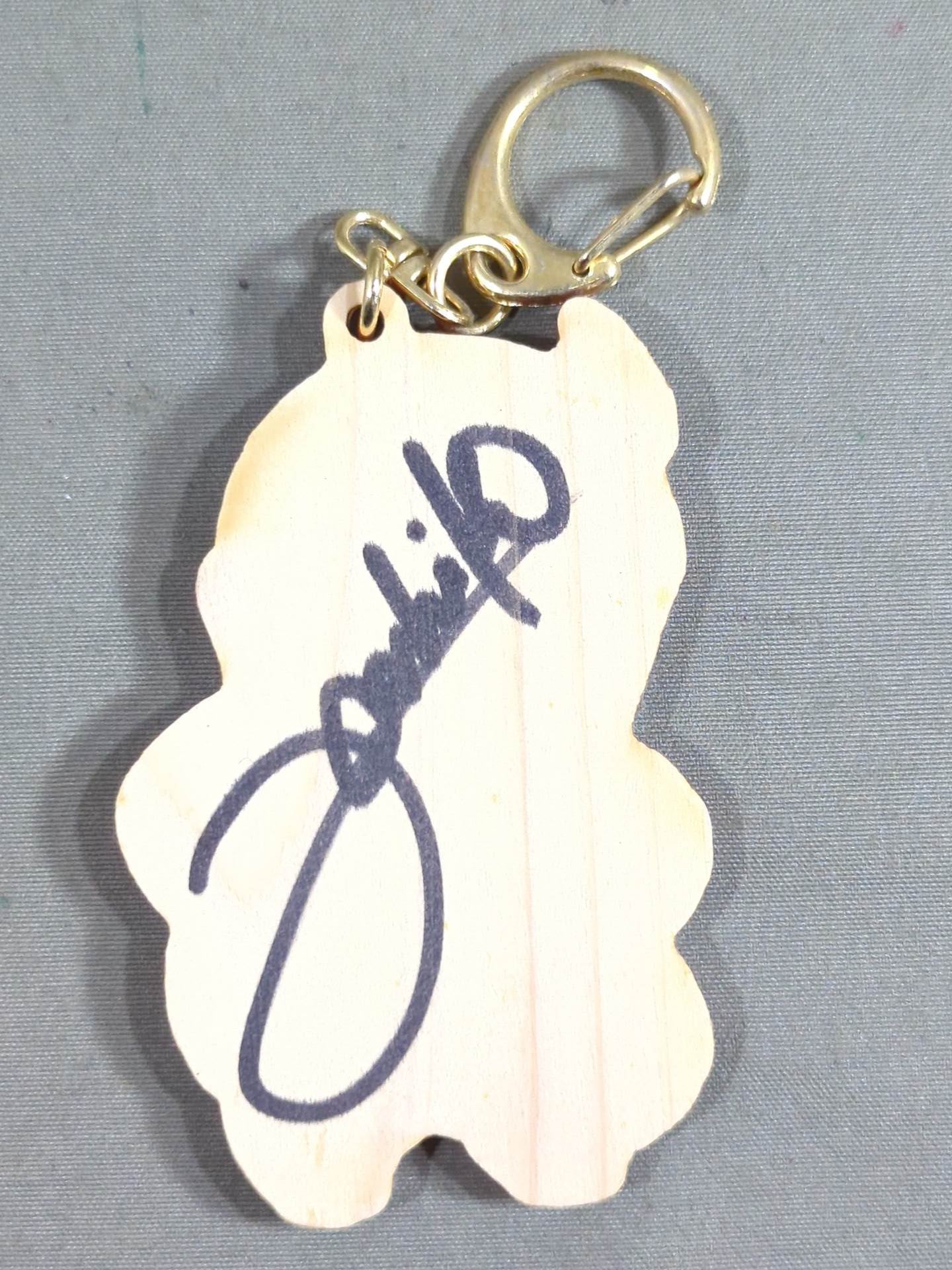 【直筆サイン入り】吉野達彦 ウッドキーホルダー