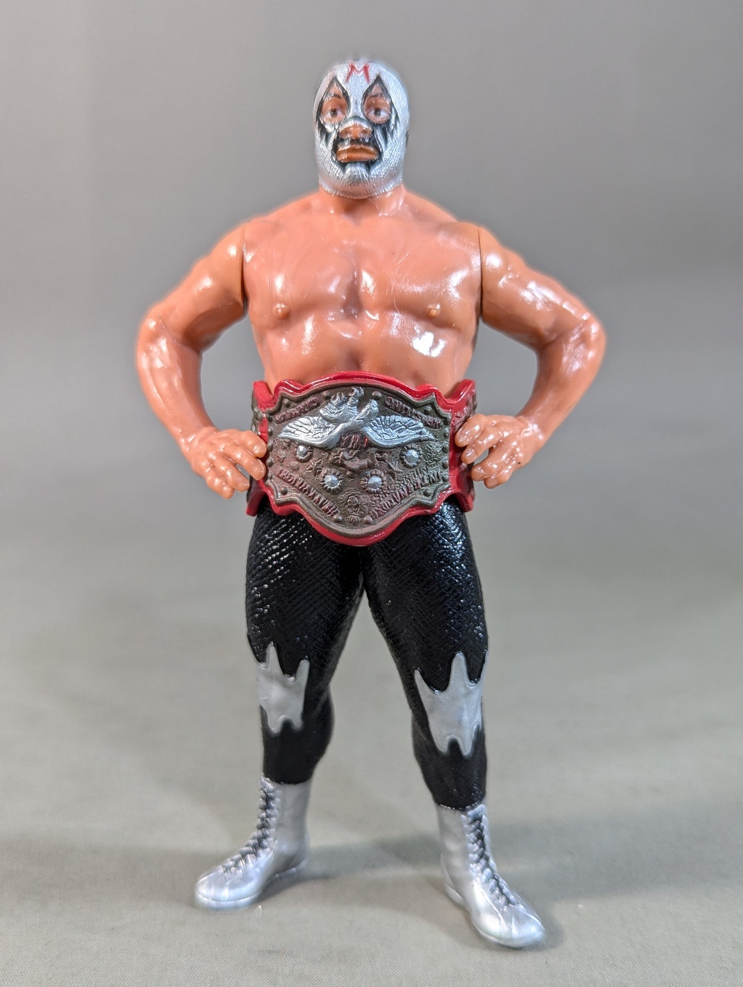 Mil Mascaras (with silver trade and IWA belt)