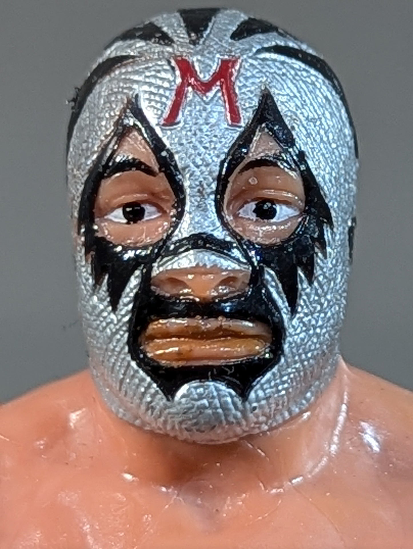 Mil Mascaras (with silver trade and IWA belt)