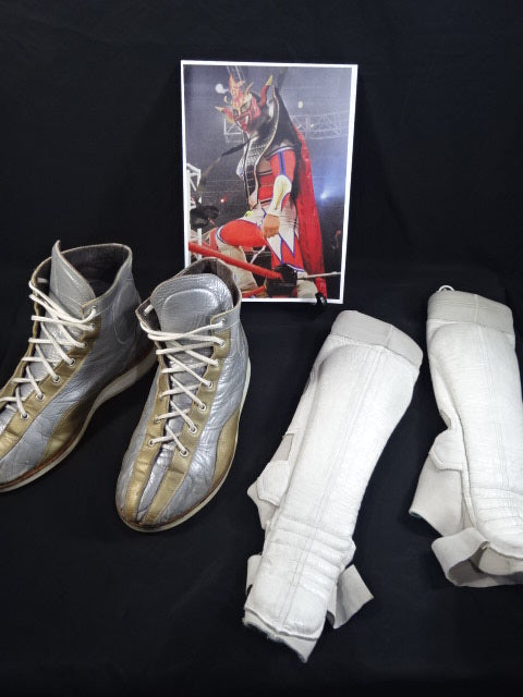 獣神サンダーライガー ★Bound for Glory 2005 実使用のレガースとリングシューズ★