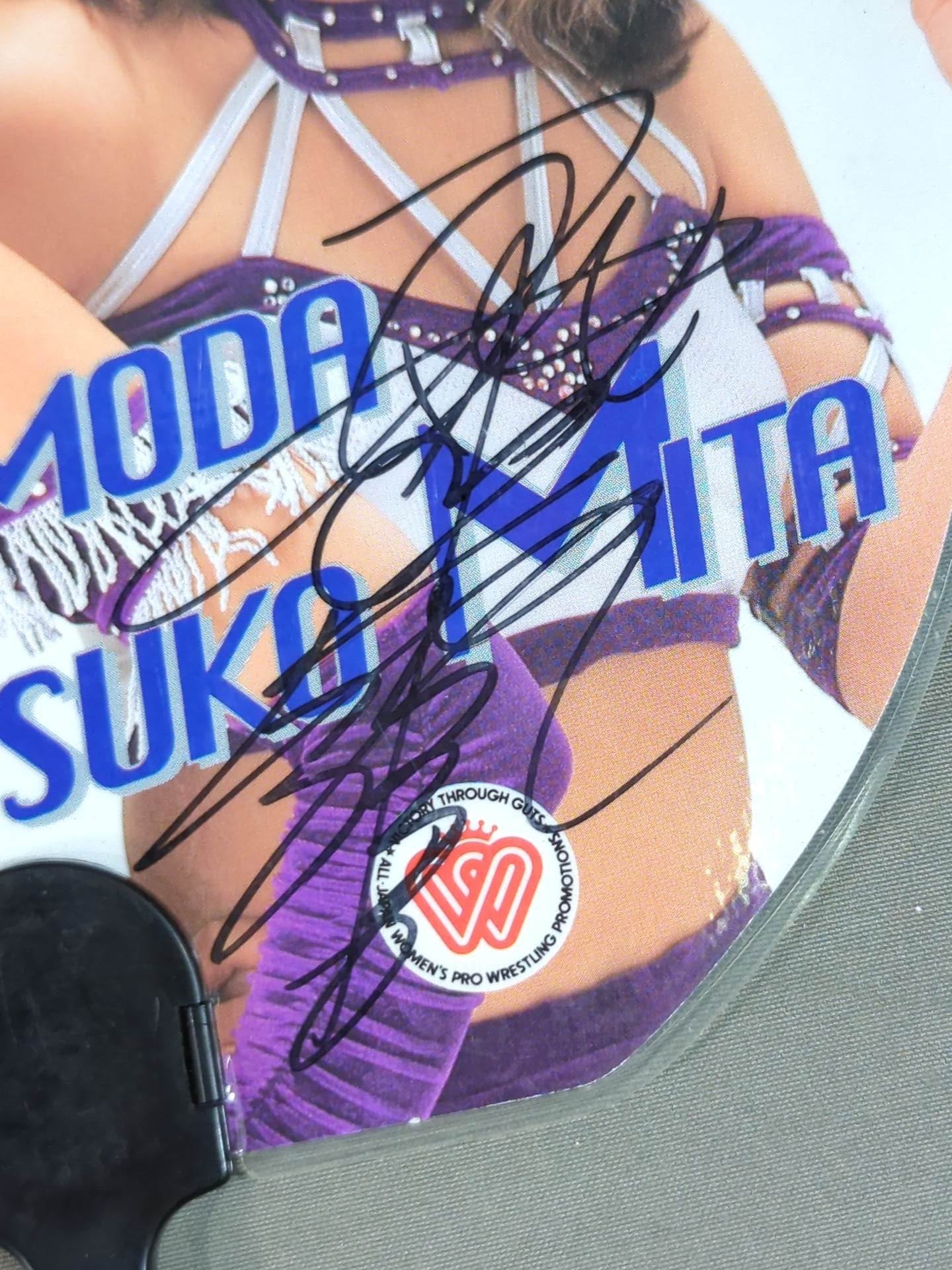 [Mima Shimoda & Eitsuko Mita 2 hand signed autographs Las Cachoras Orientales Mini Uchiwa (paper fan)