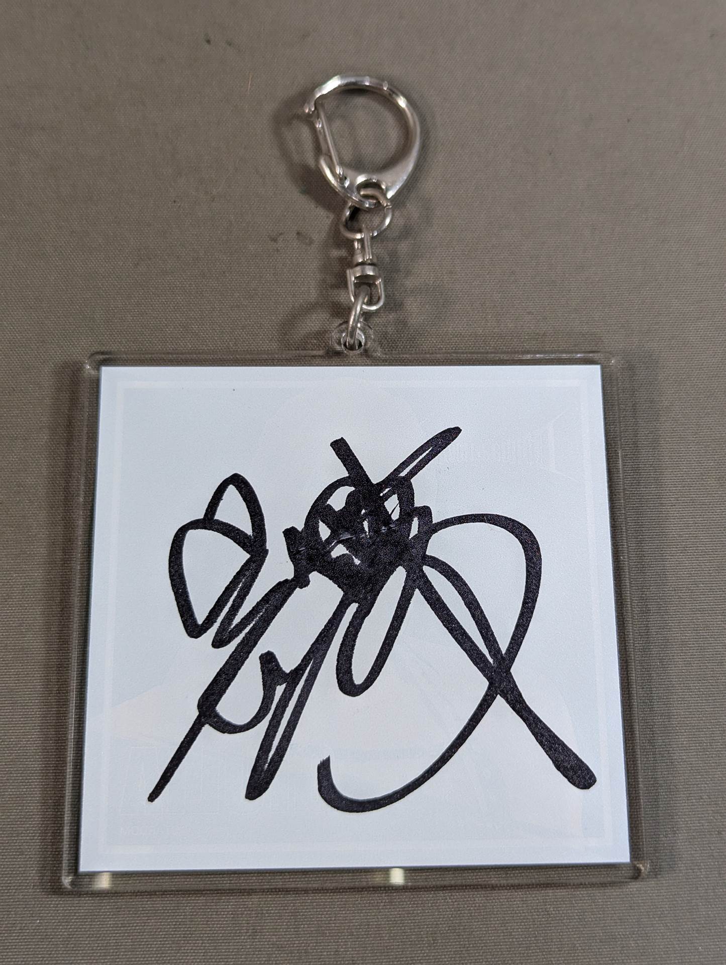 【hand signed autograph】 Giulia Trading Acrylic Photo Keychain