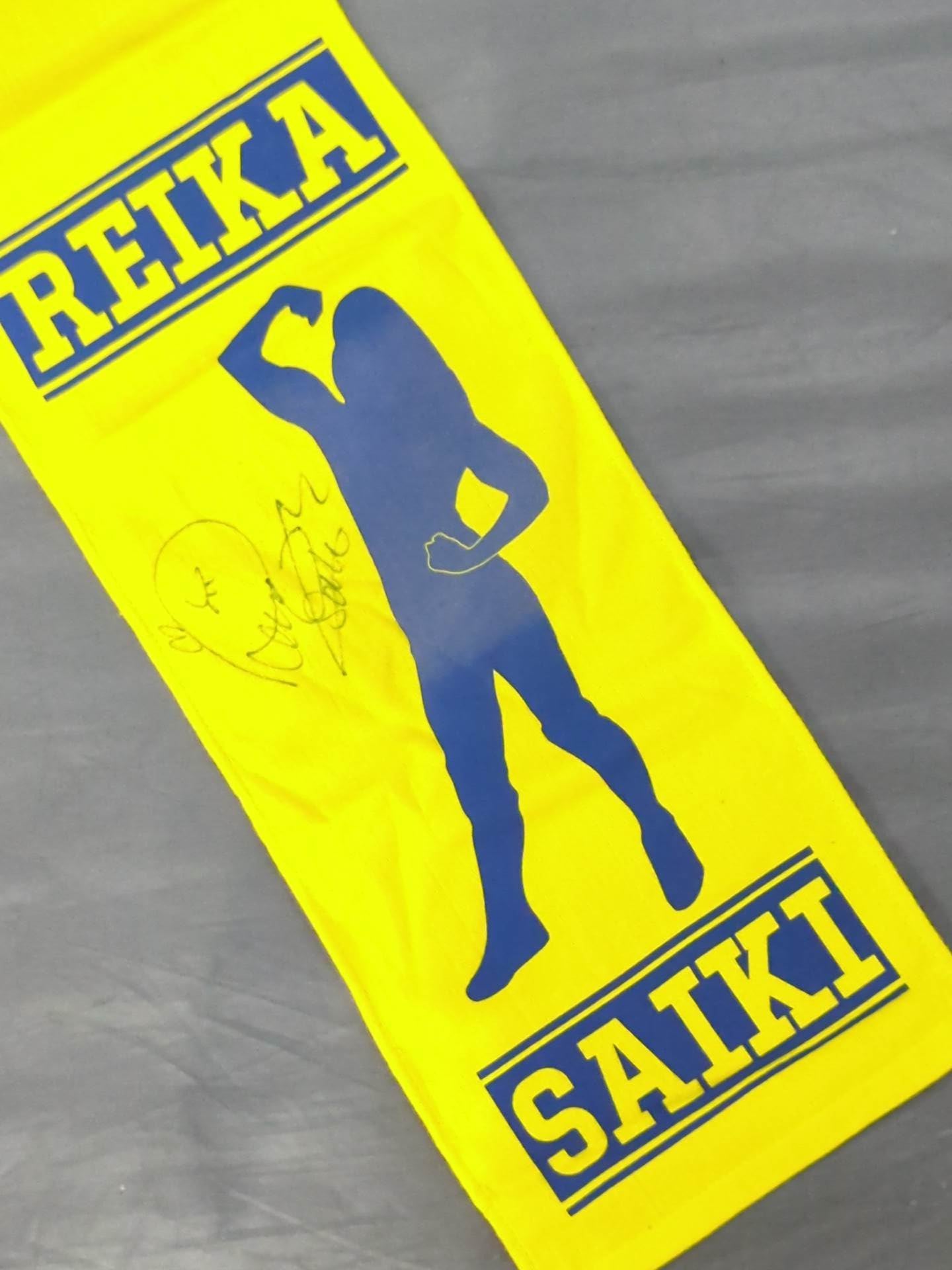 【hand signed autograph】 Reika Saiki " GENKI YALUKI SAIKI" Muffler Towel