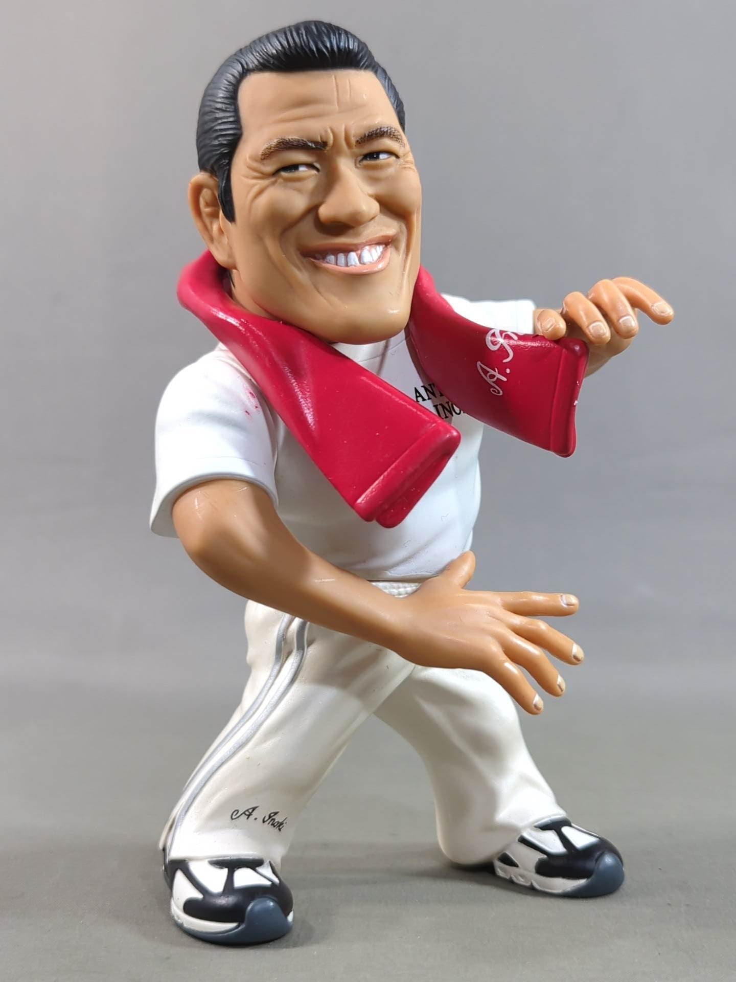 Antonio Inoki (red towel, white T-shirt)