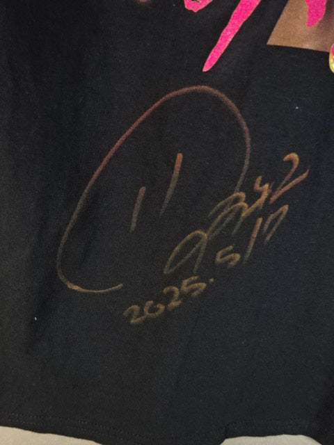 【hand signed autograph】 SAKI Picture T-Shirt (1) (Black)
