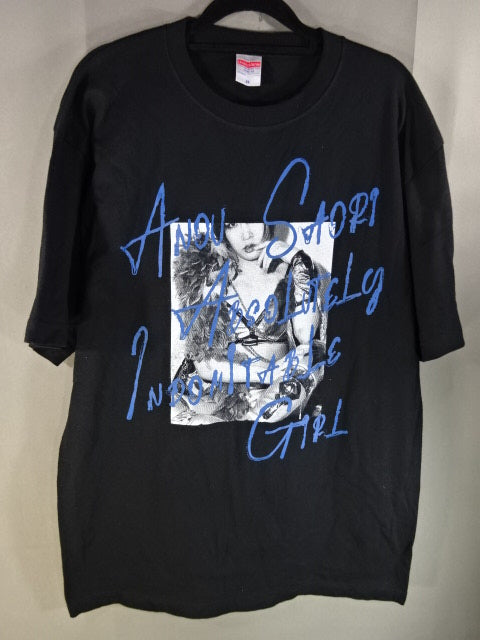 安納サオリ Absolutely Indomitable Girl Tシャツ(ブラック)