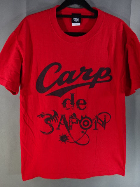 Hiroshima Toyo Carp × Tetsuya Naito Collaboration Renacido 21 T-Shirt (Red)