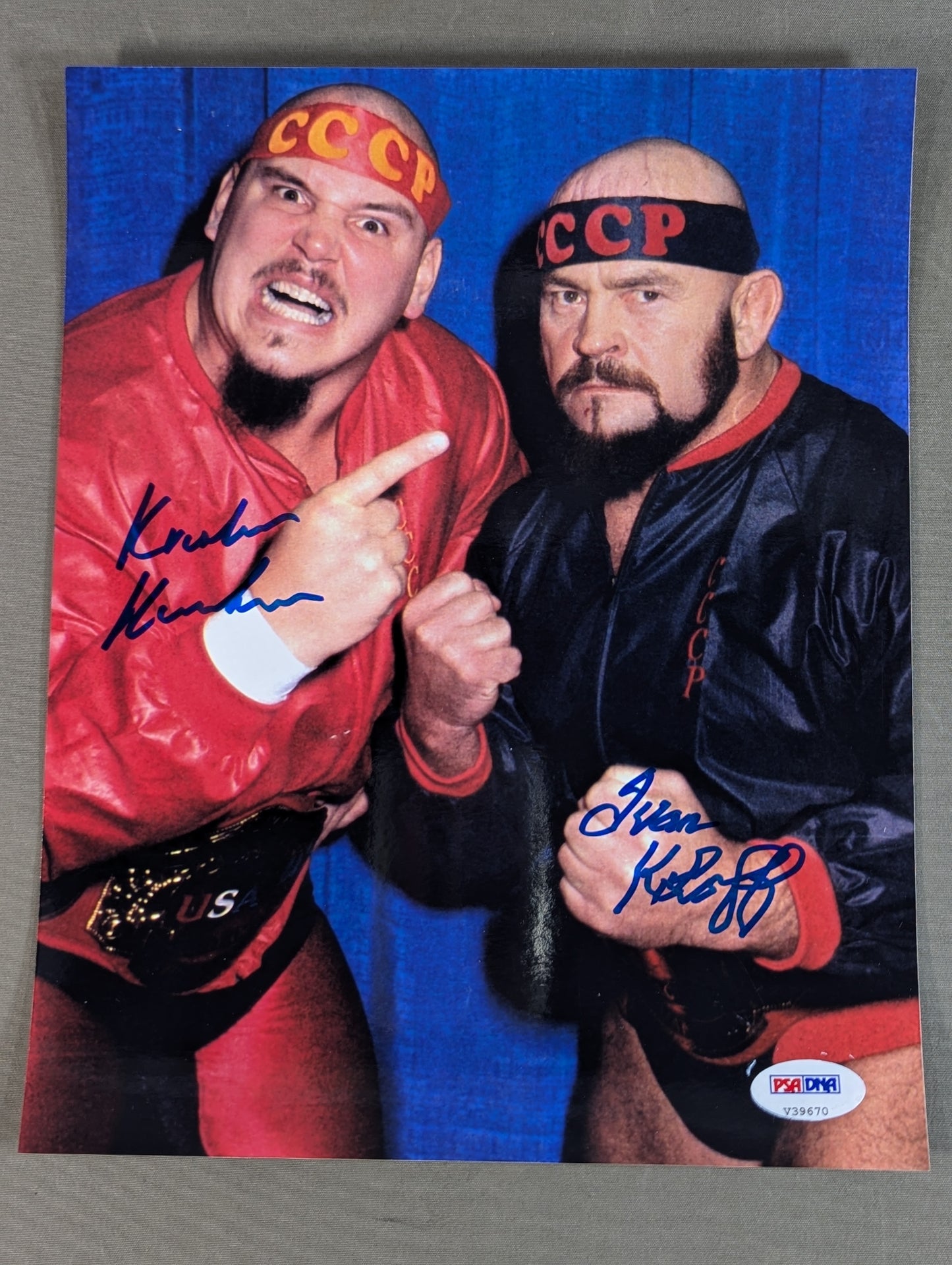 イワン・コロフ&クラッシャー・クルスチェフ 直筆Wサイン入り 大判写真