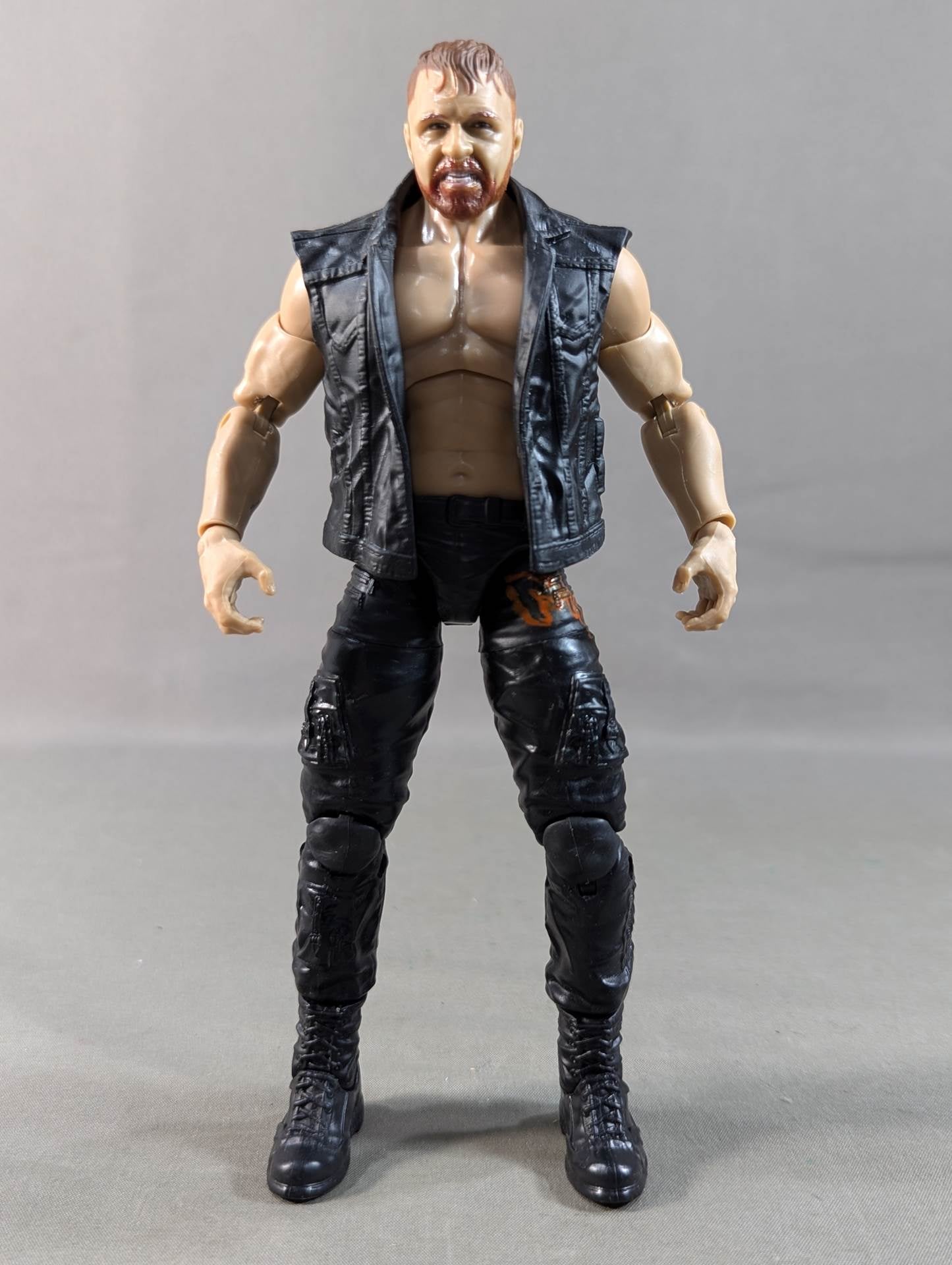 ジョン・モクスリー(黒パンツ)