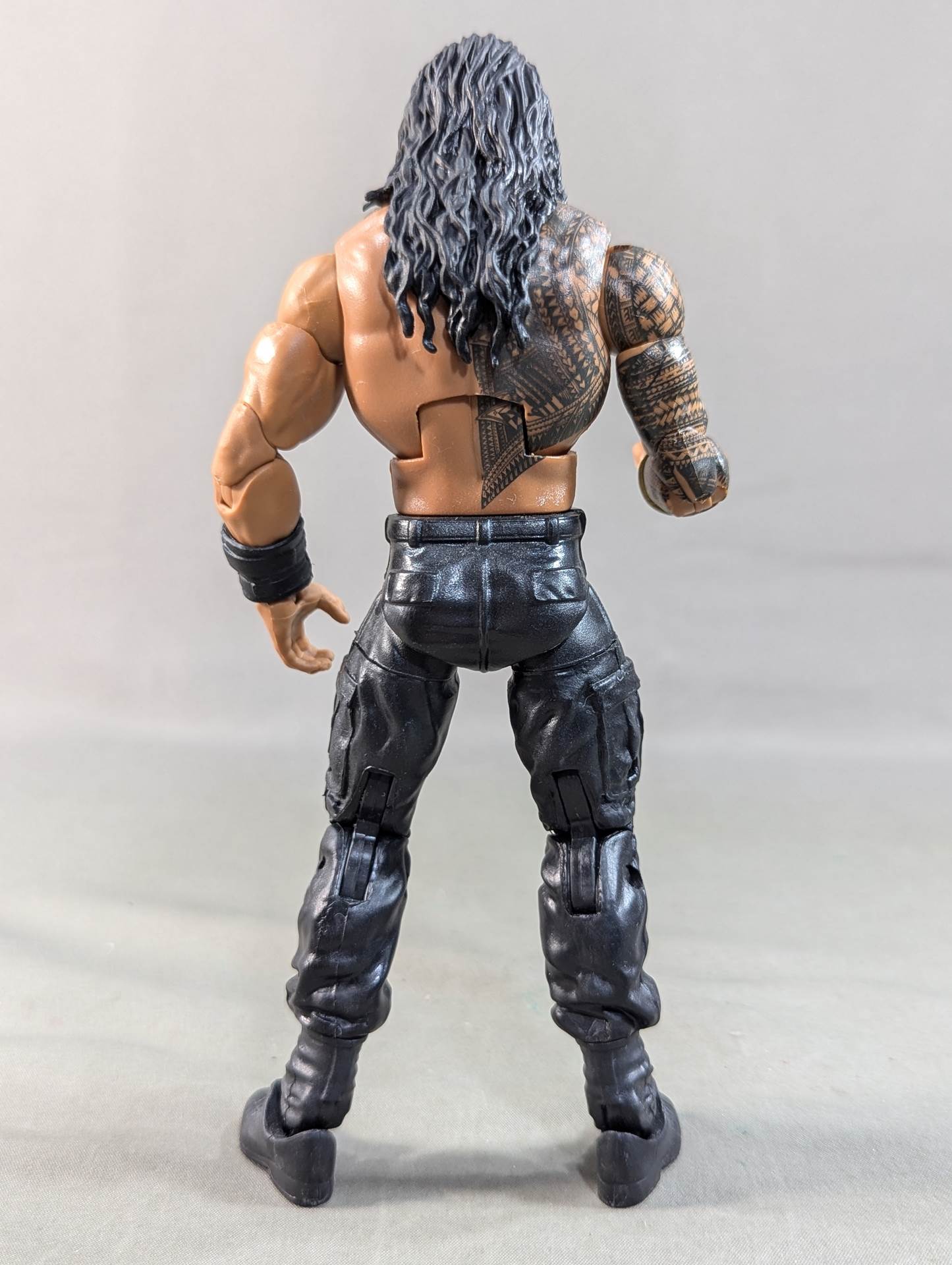 ロマン・レインズ(黒ズボン)