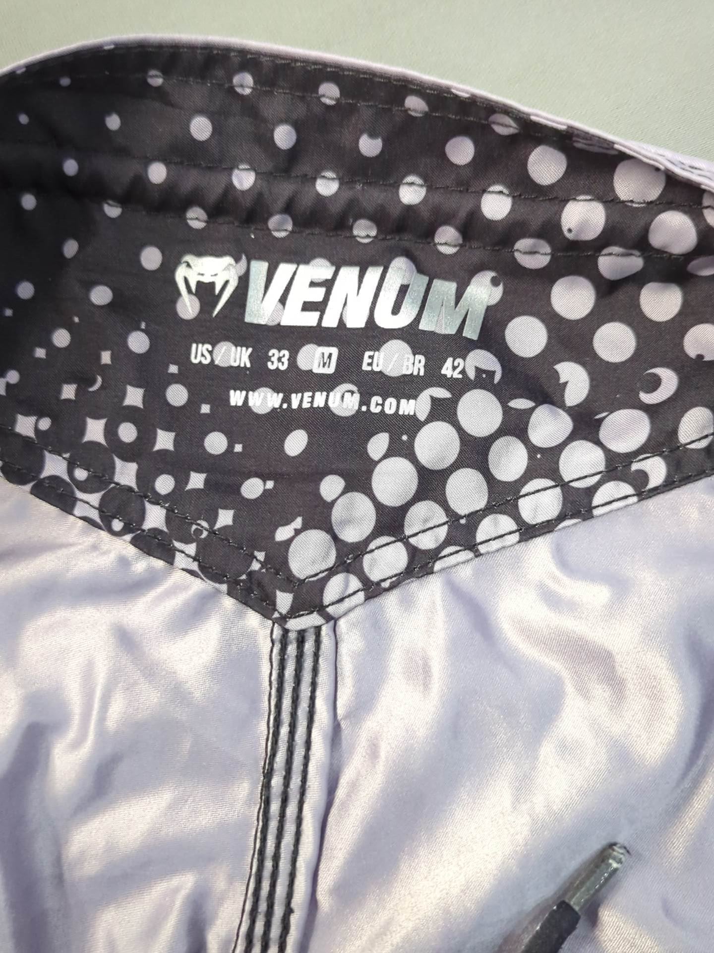VENUM Fight Shorts (1) (Black× White)