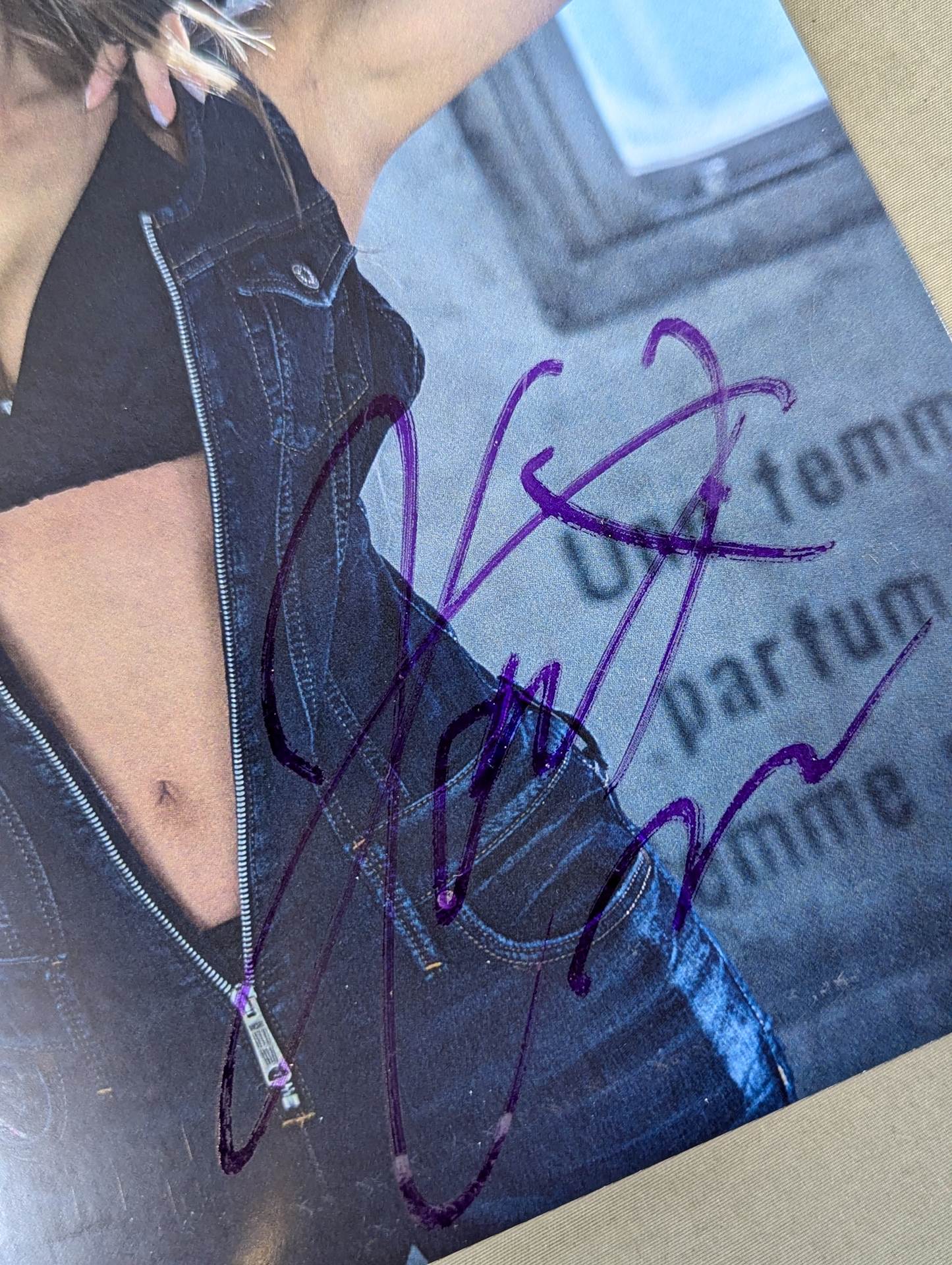 KAIRI hand signed autograph Pro-Photo (H-8)