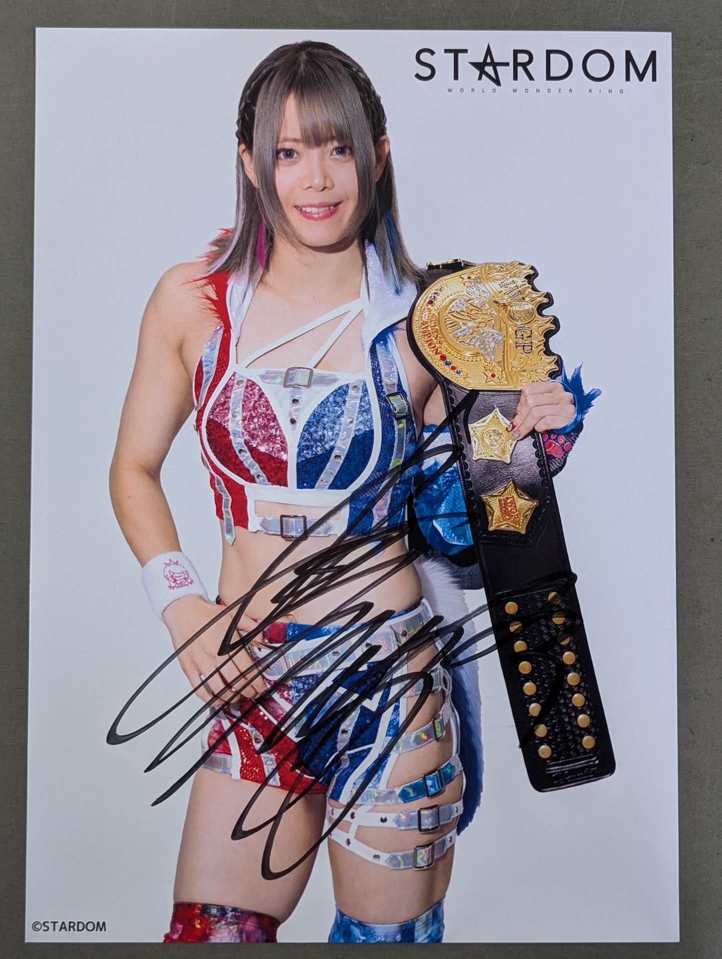 ☆IWGP☆ 岩谷麻優 直筆サイン入り スターダムポートレート(A-7) – 闘道館