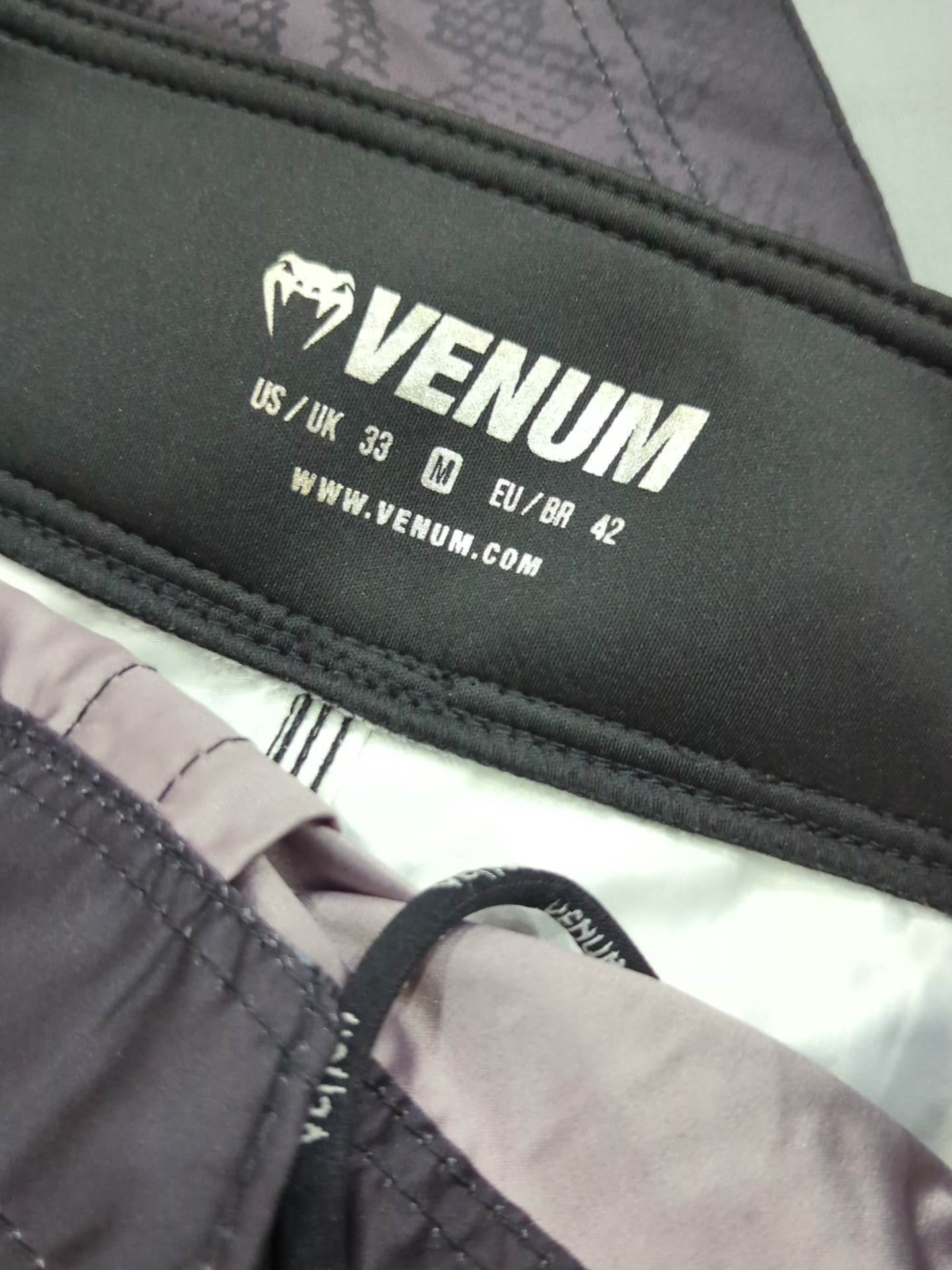 VENUM Fight Shorts (7) (Black× White)