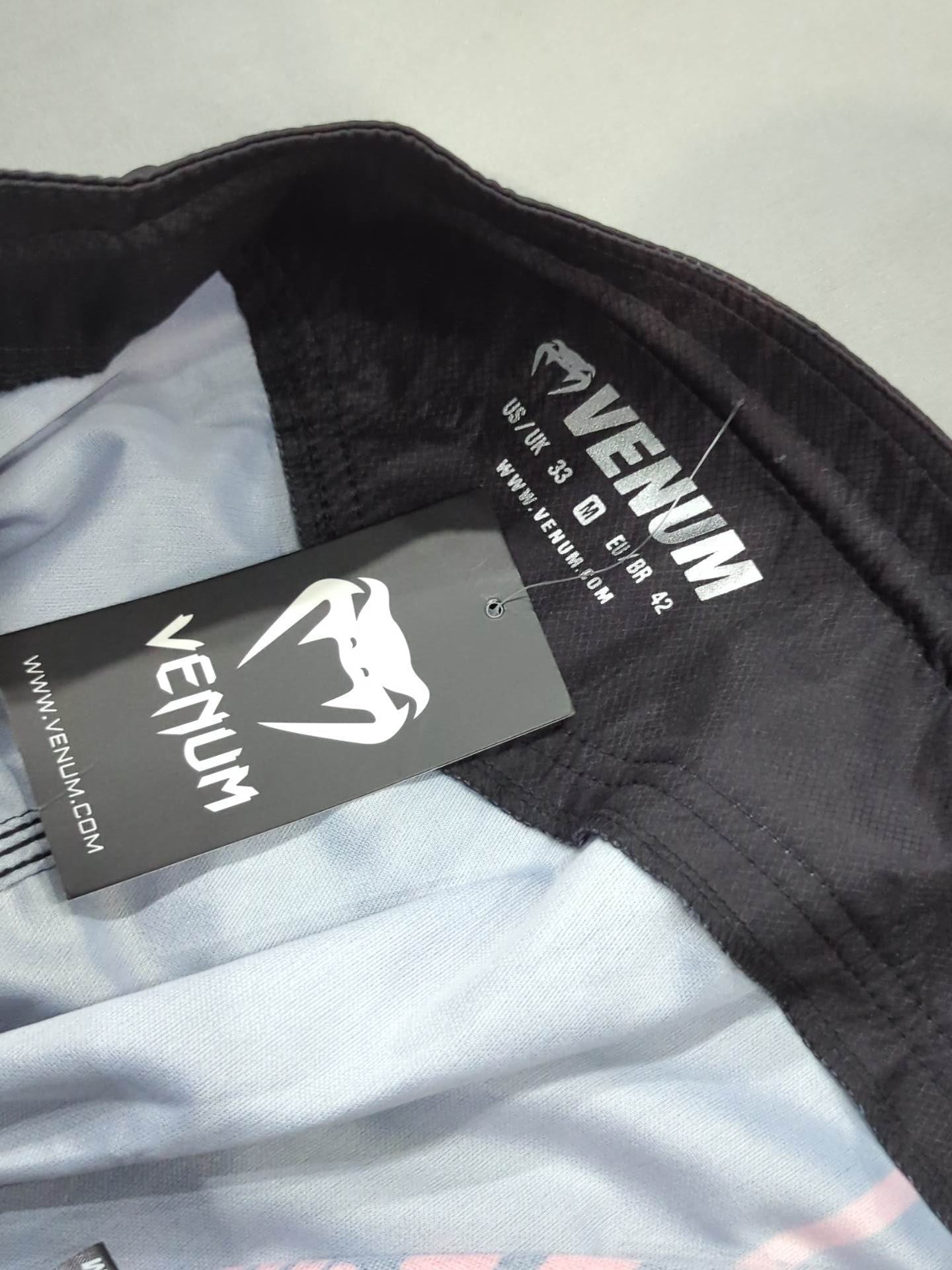 VENUM ファイトショーツ⑫(黒×赤)