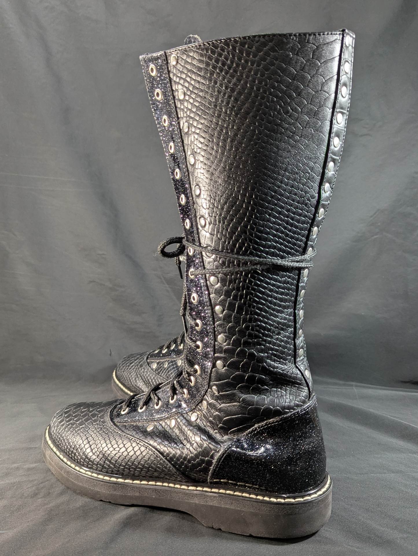 Blair Davenport (Bea Priestley ) ★WWE worn by him ring shoes ★