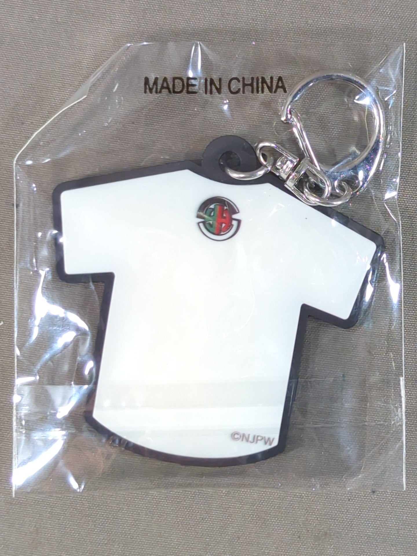 YOSHI-HASHI 新日本プロレス ロゴTシャツラバーキーホルダー