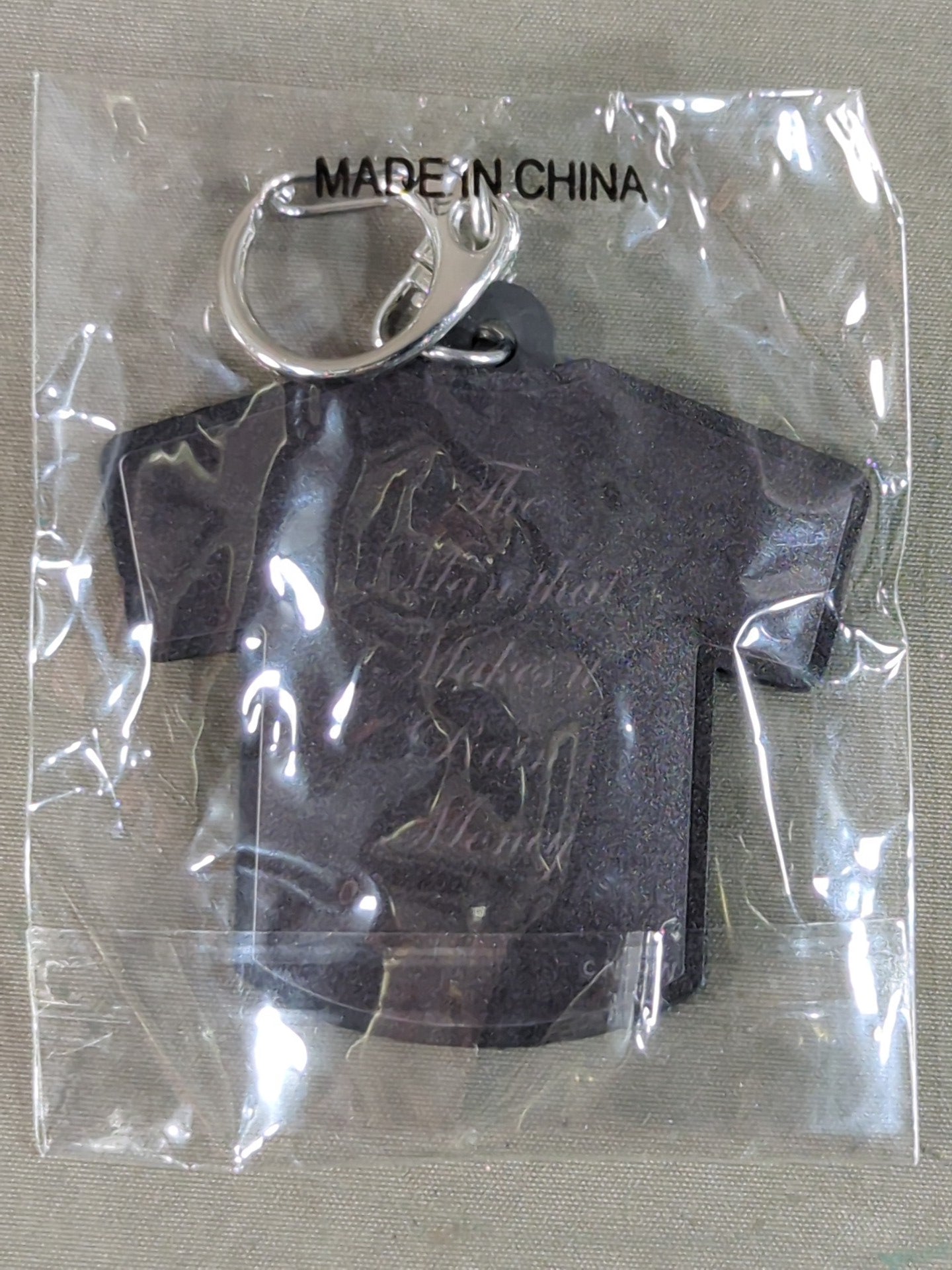 オカダ・カズチカ 新日本プロレス ロゴTシャツラバーキーホルダー