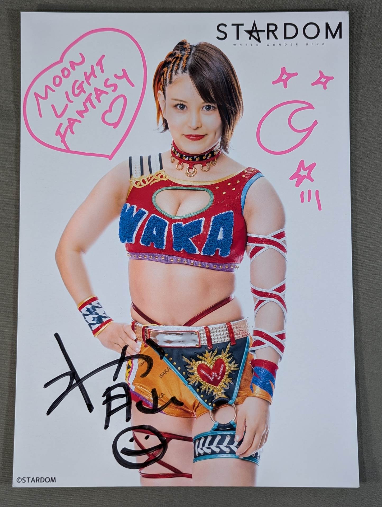 月山和香 直筆サイン入り スターダムポートレート(A-9) – 闘道館