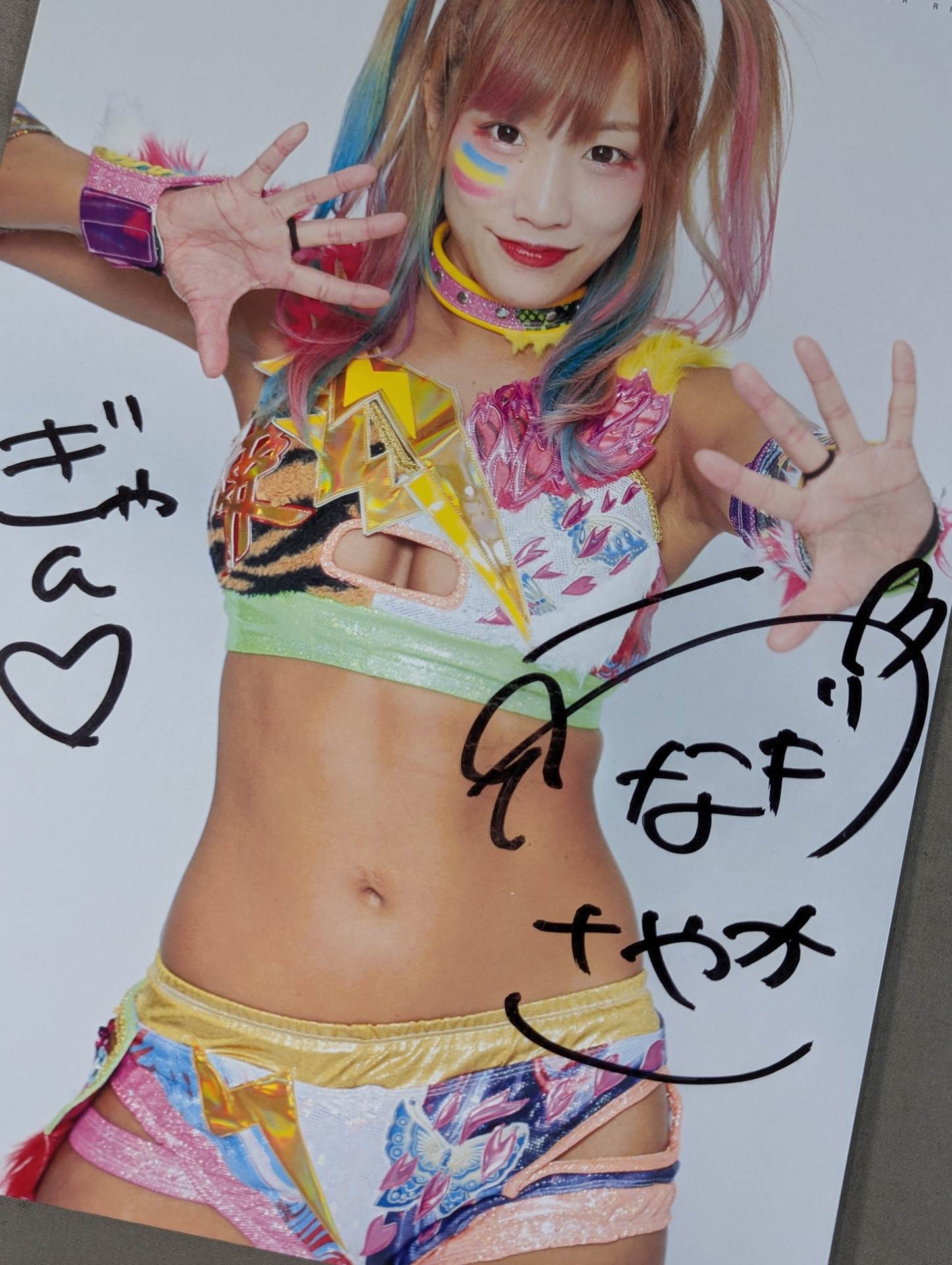 ウナギ・サヤカ 直筆サイン入り スターダムポートレート(O-3)