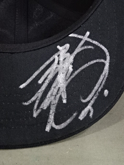 【直筆サイン入り】鈴木みのる「The KING」キャップ①(ブラック×ホワイト)