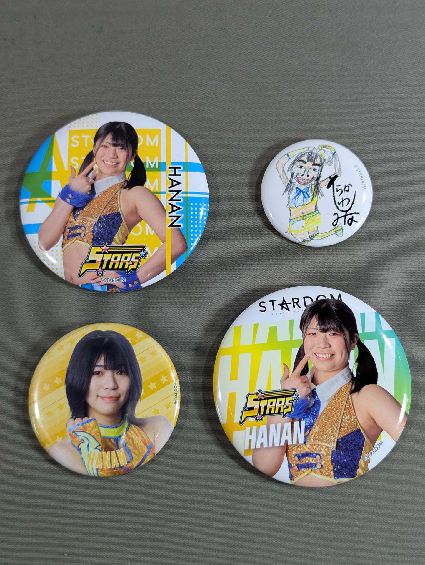 ★ Young Lionesses ★ HANAN PinBack button Sets(3)