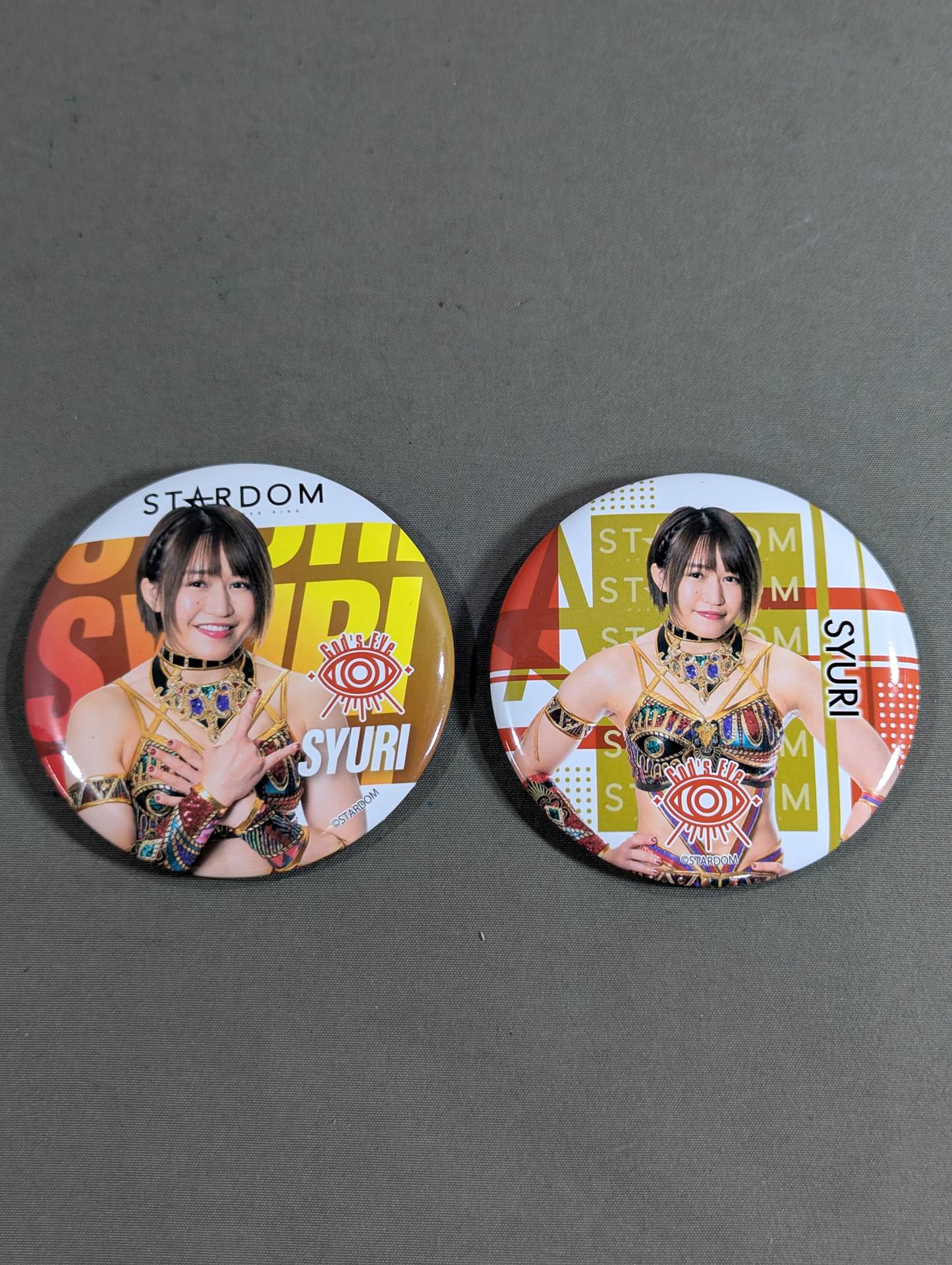 ★ A Woman ★ with a Different Thing Akari PinBack button Set (1)