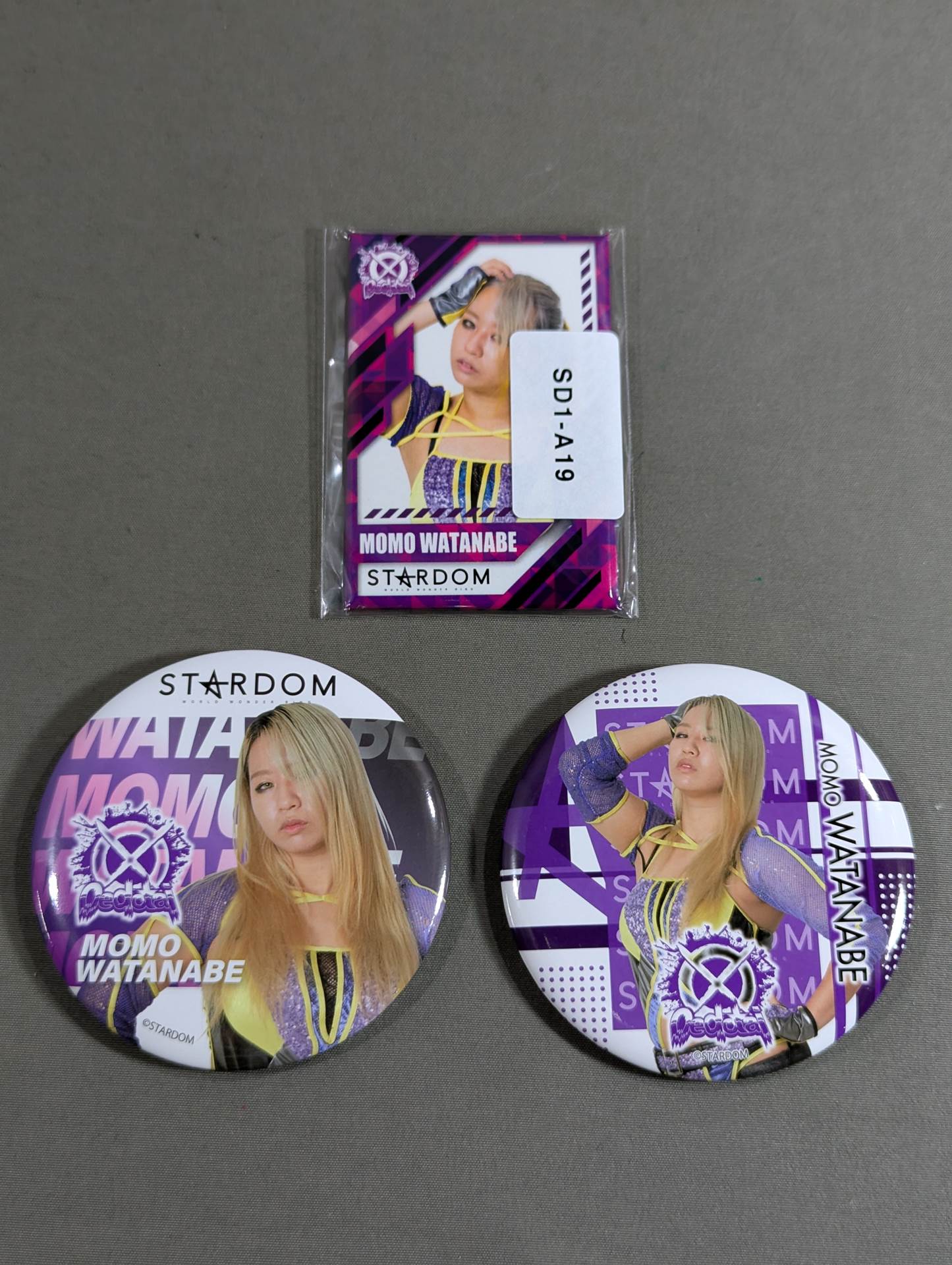 ★ Black Peach ★ Momo Watanabe PinBack button Sets(2)