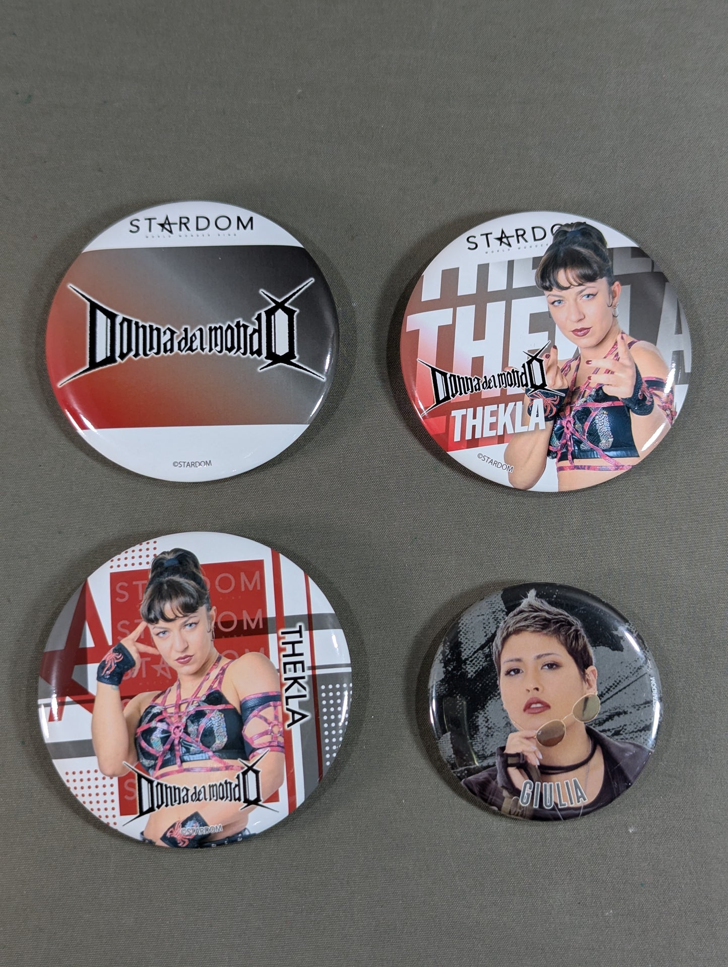 Donna del Mondo PinBack button Sets(3)