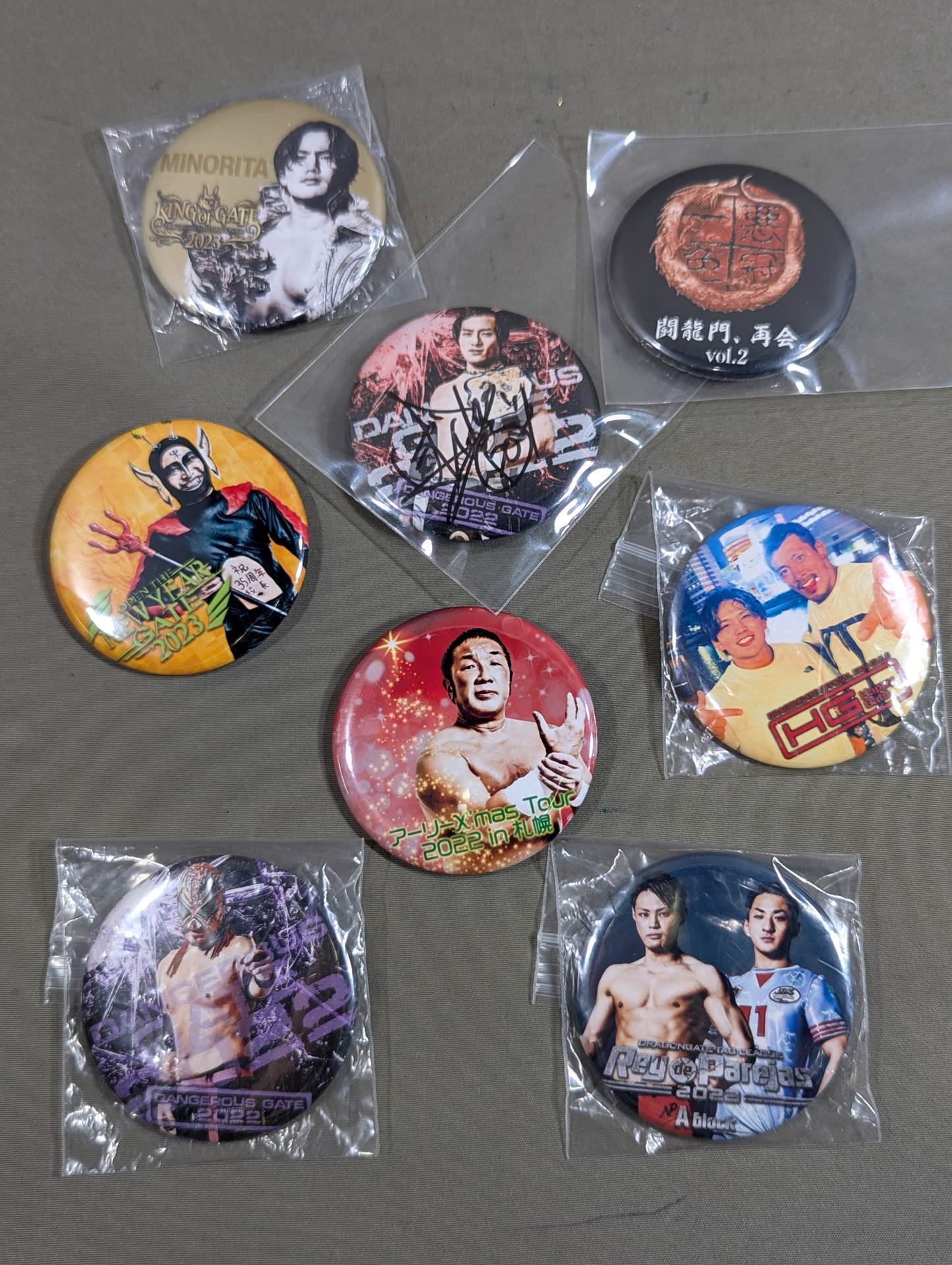 DRAGON GATE PinBack button sets(4)