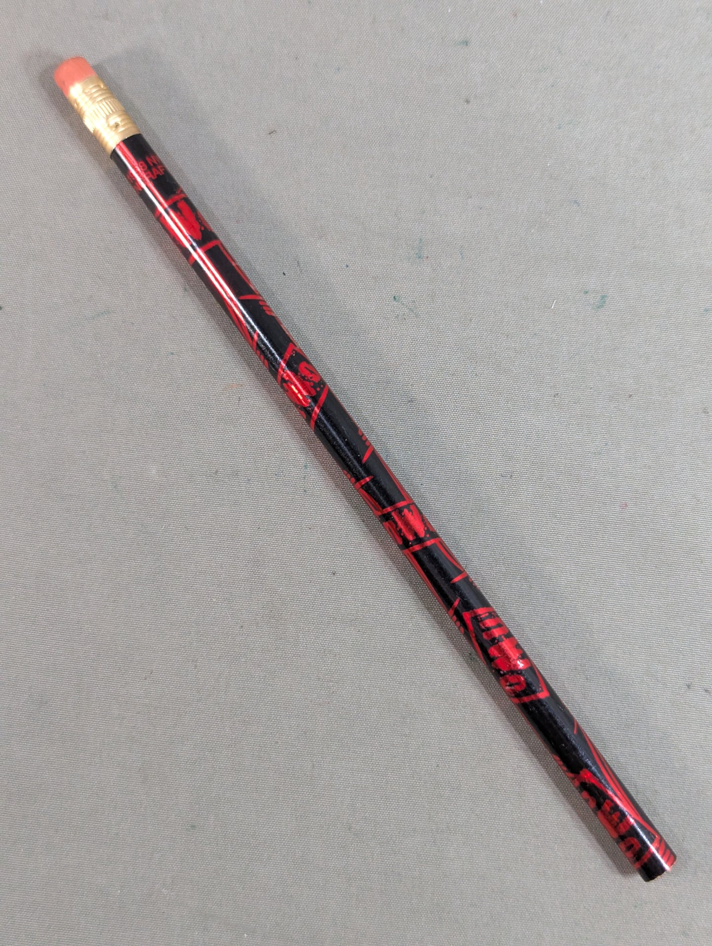 nWo Pencil (Black× Red)
